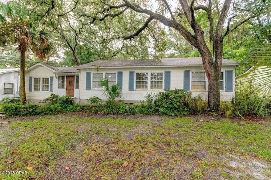 INVESTOR SPECIAL IN THE COVE. This 3 bed, 2 bath, home located in the heart of the city has loads of potential for the right buyer. The house sits on a fairly large lot the for the area and has alley access from the back. Roof replaced in 2007. The interior of the house has a great split bedroom floor plan and open dining and living area. Best of all it still has the original hard wood floors. The house will need interior and exterior work but is definitely worth looking at. Call your Realtor TODAY to see this great house. Bring all offers.