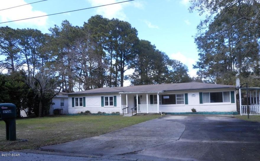 Great Location near the Bay! 3BR 2B ranch home with oak hard wood flooring in most rooms. 2,039 SF living area with spacious room sizes. Bonus room/office with side door entrance. Fenced back yard with yard building. At end of street is Shoreline Circle Boat Ramp and Dock. Pretty Bayou area. Wooded lot across the street. BEING SOLD ''AS IS''.