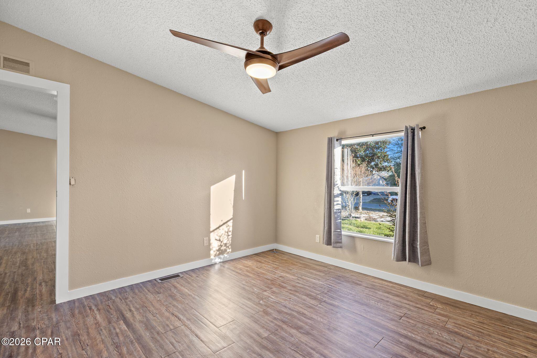 Lagoon Oaks - Residential