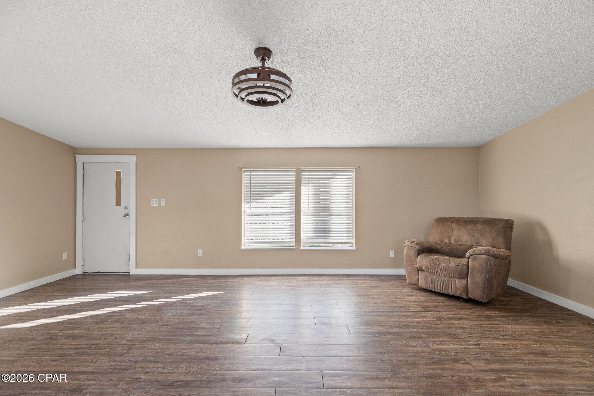 Lagoon Oaks - Residential