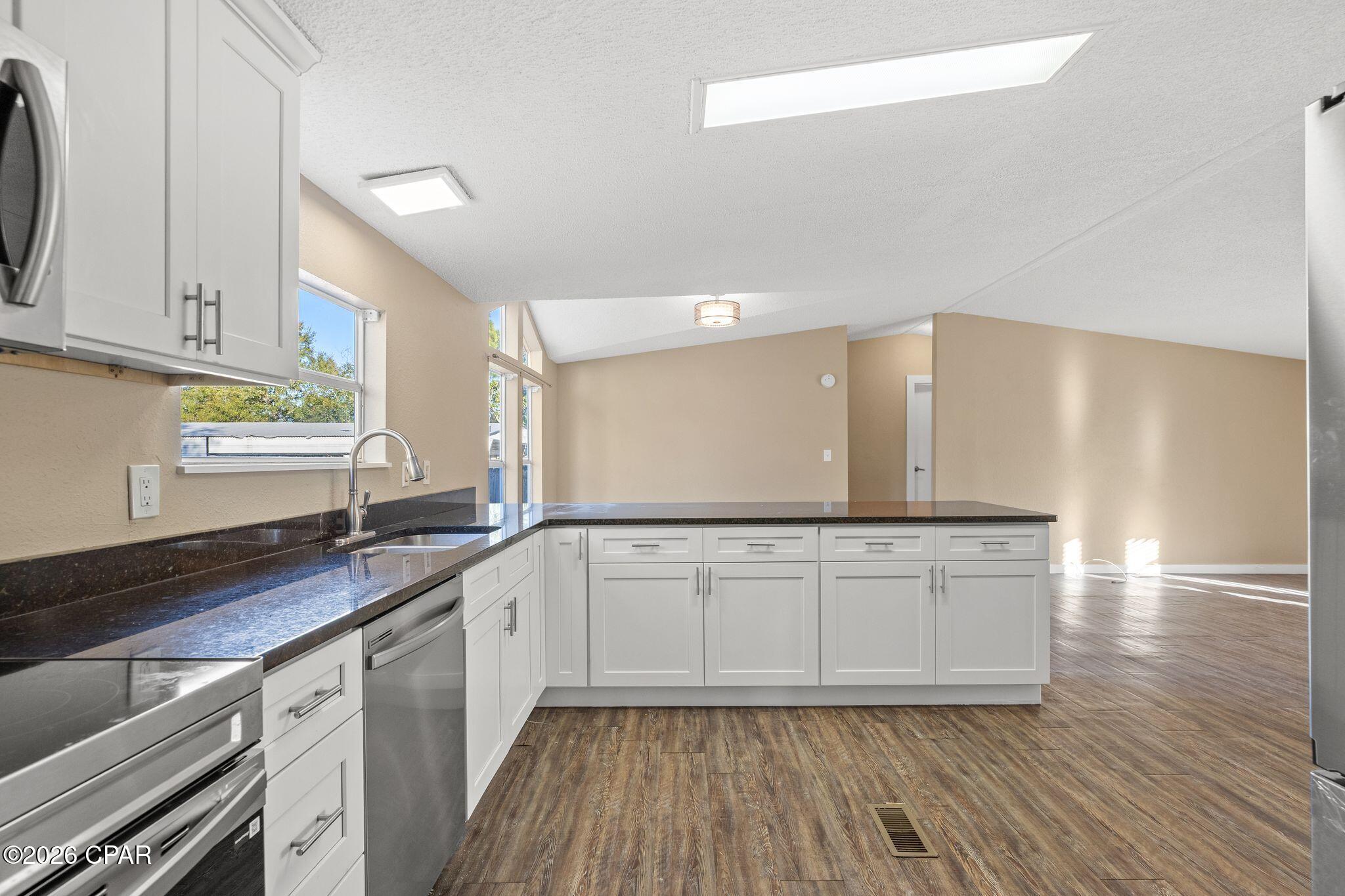 Lagoon Oaks - Residential