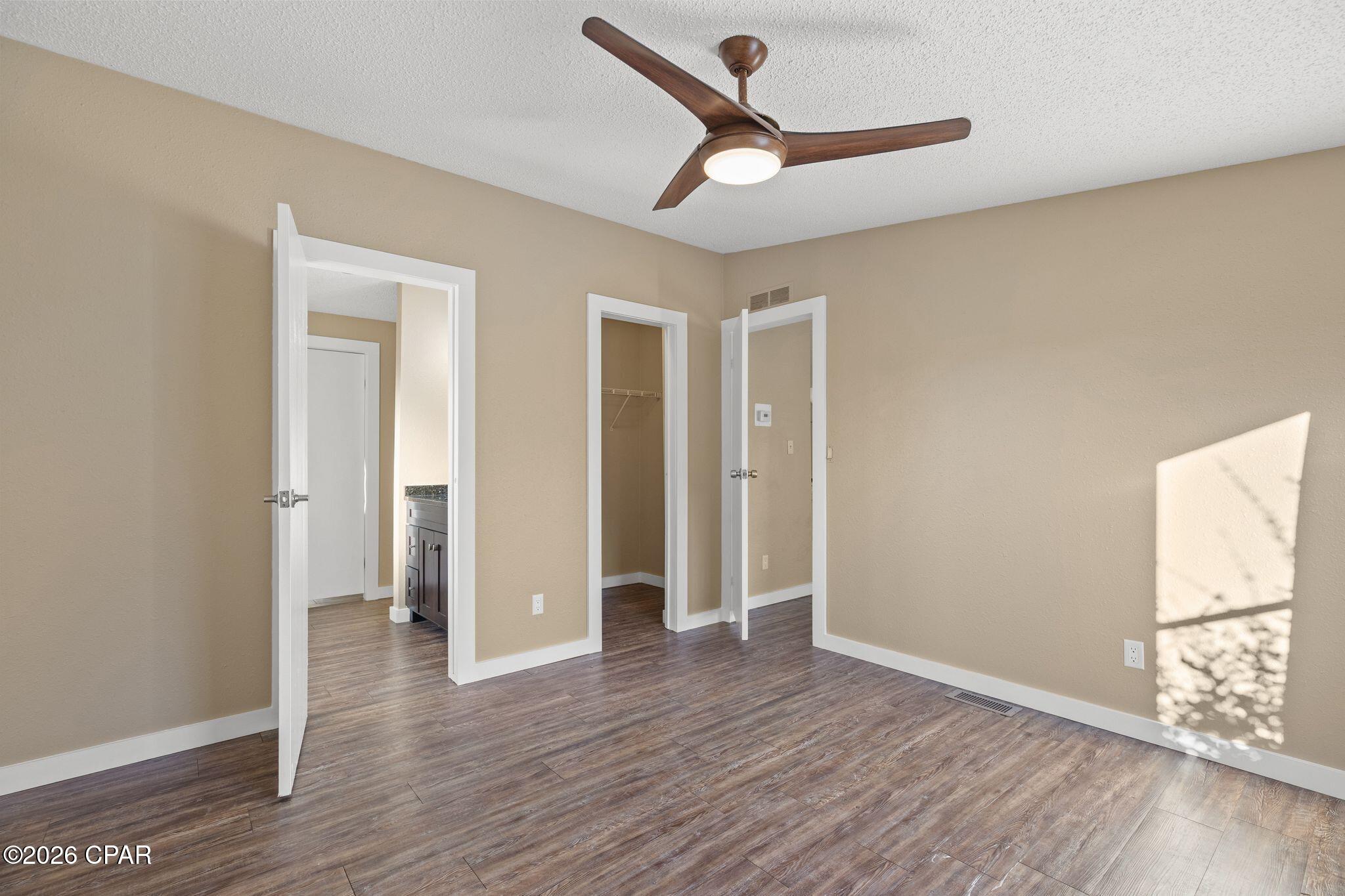 Lagoon Oaks - Residential