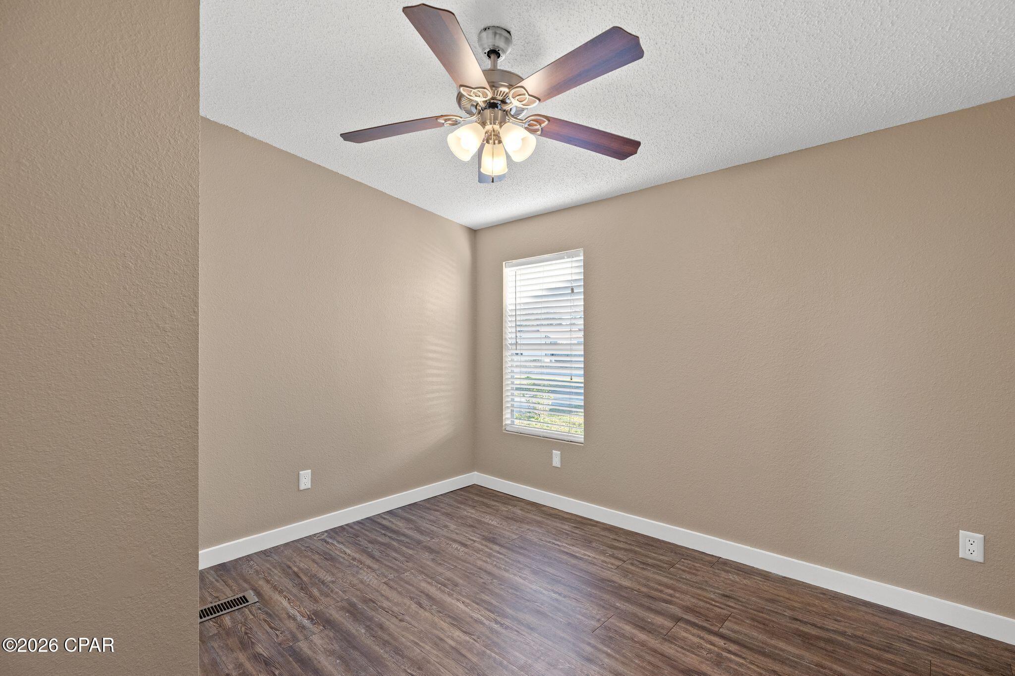 Lagoon Oaks - Residential