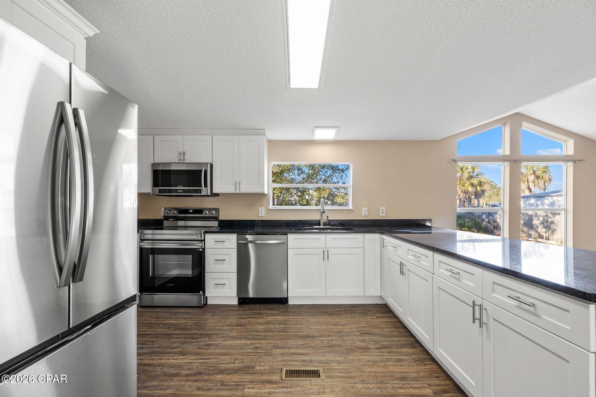 Lagoon Oaks - Residential