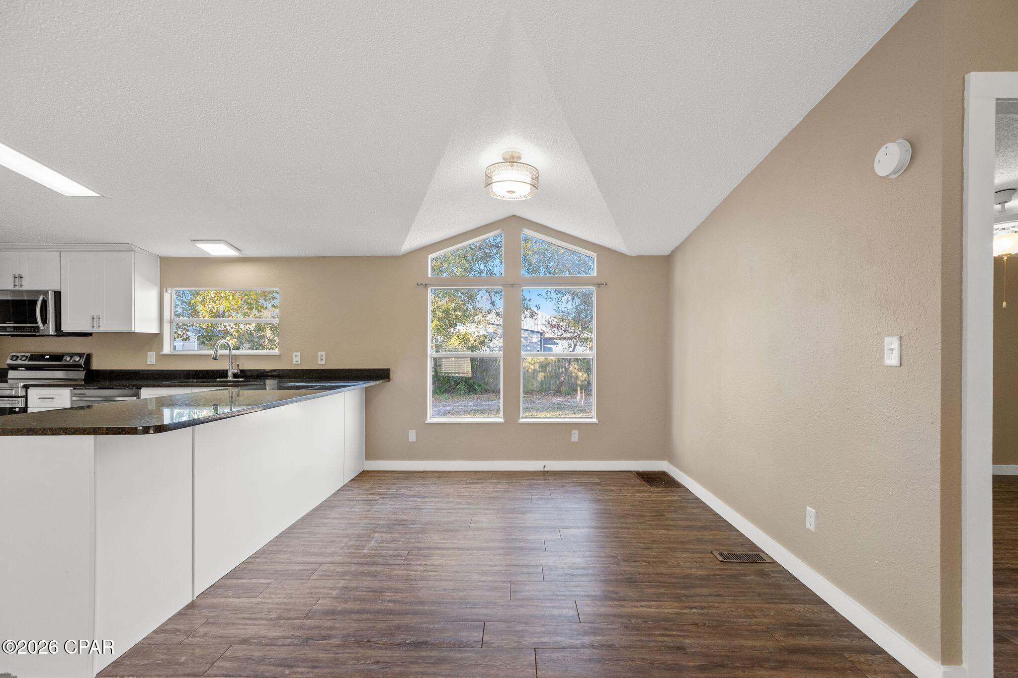 Lagoon Oaks - Residential