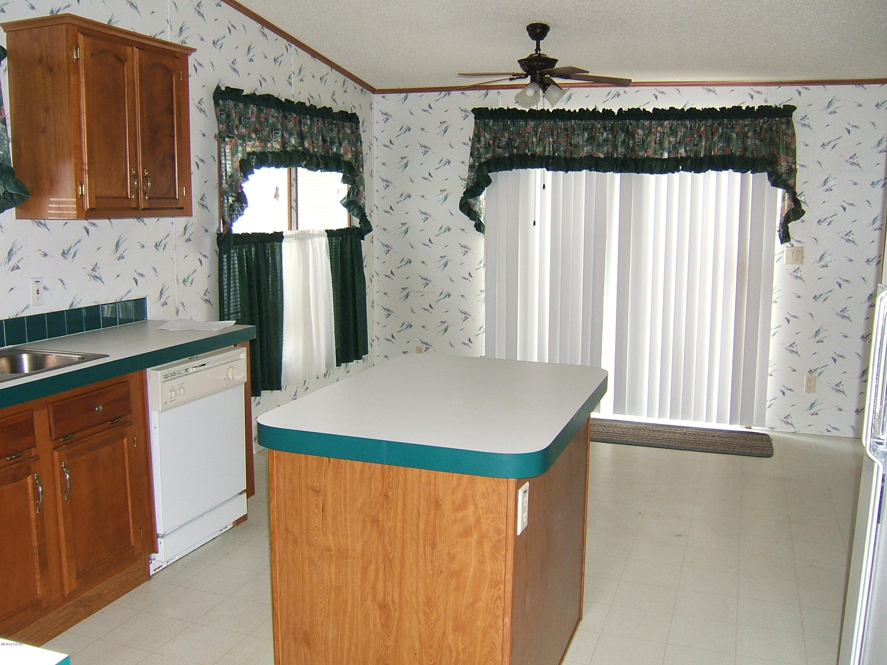 Lucas Lake Retreat - Residential