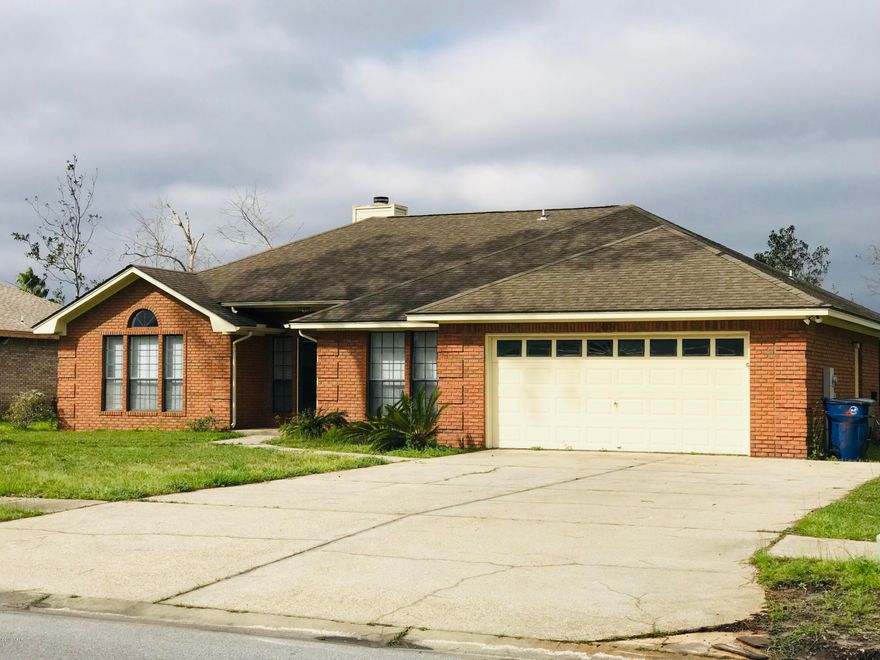 Buyer accepting back up offer. Ready to move in home in the desirable North shore area. This 3 bedroom 2 bath single story home had very minimal damage from the storm and is ready to move in immediately! Entering the home you find a large family room with fireplace, formal dining room and a kitchen/breakfast area that has plenty of room to spare.  With a split floor plan, you'll find roomy spare bedrooms, plenty of closet space.  A very large master bedroom provides plenty of space for your bed plus other furniture and the master bath is extra spacious with a jacuzzi tub and separate tile shower. The extra large walk in master closet is very spacious with organizers for your clothing. Out back, you'll find a nice patio area to sit or grill out as well as yard room to play in and enjoy!