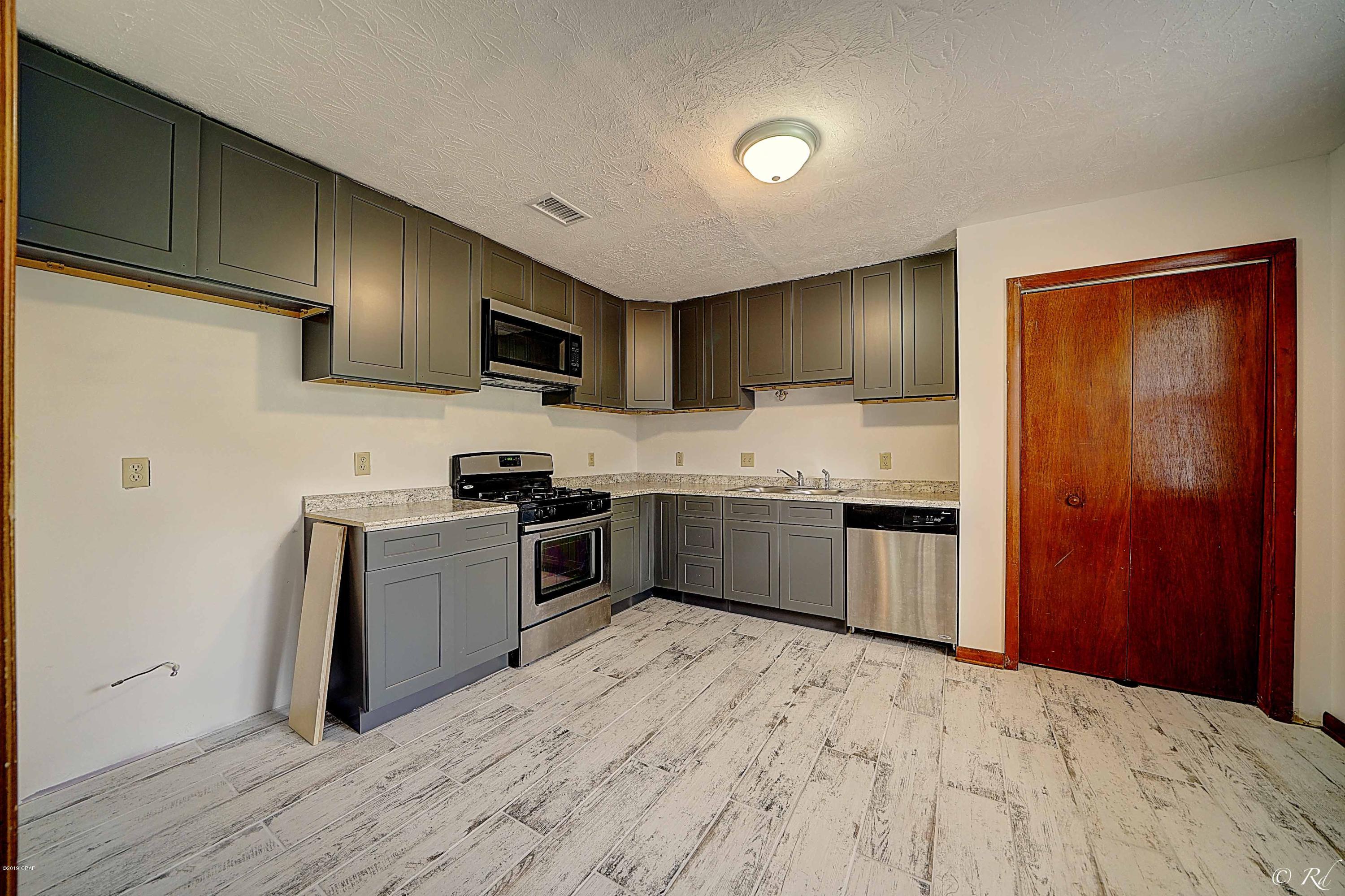 Venetian Villa 1st Add Replat - Residential