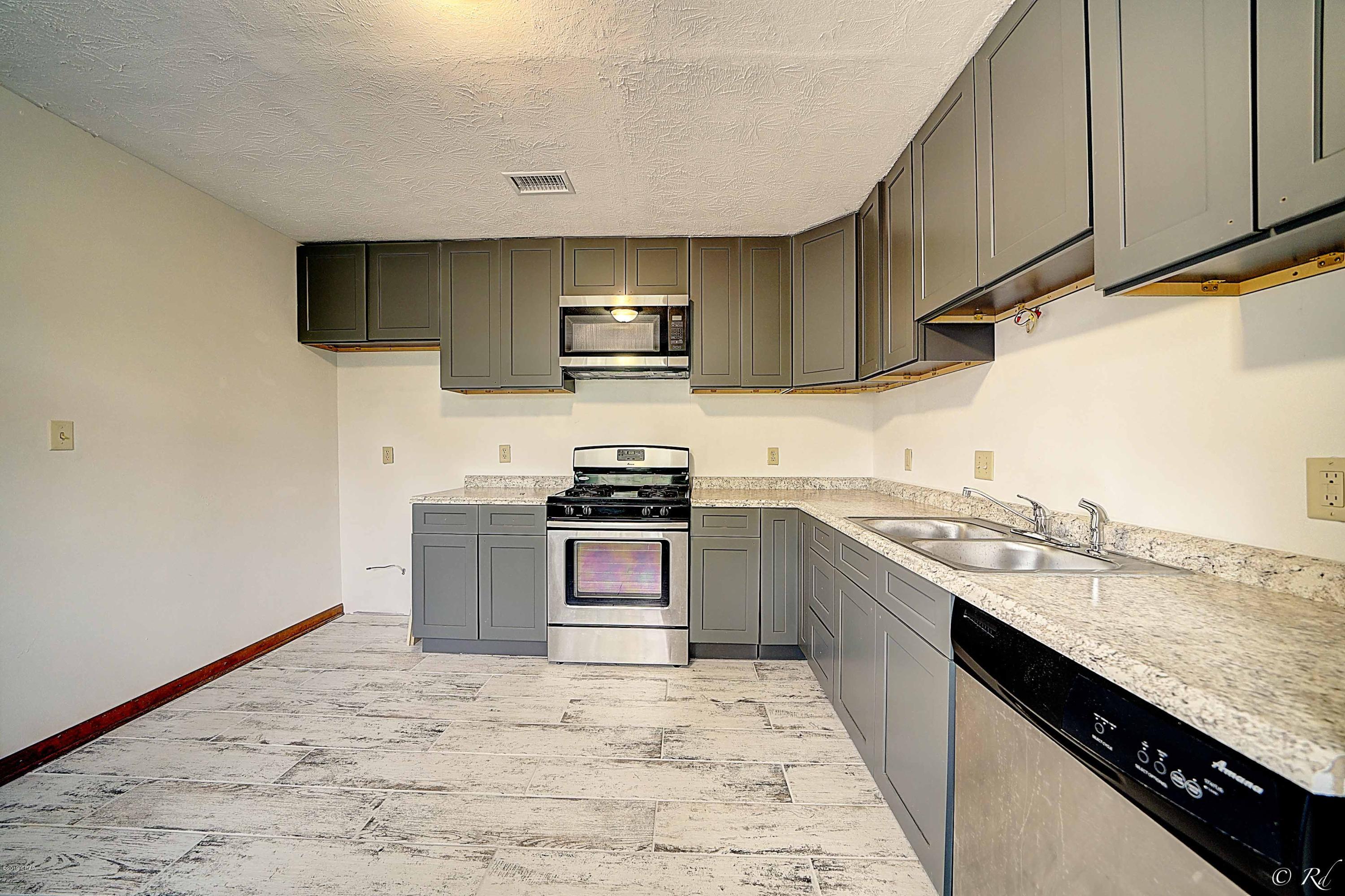 Venetian Villa 1st Add Replat - Residential