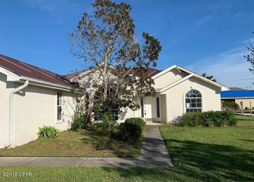 Cute stucco home with screened in patio and pool to compliment the huge  yard. This split floor plan is very attractive with a large living room open to both the formal dining area and the eat in kitchen area. The master bedroom is large with a large walk in closet. There is also a generous laundry room with plenty of room for folding and extra storage.