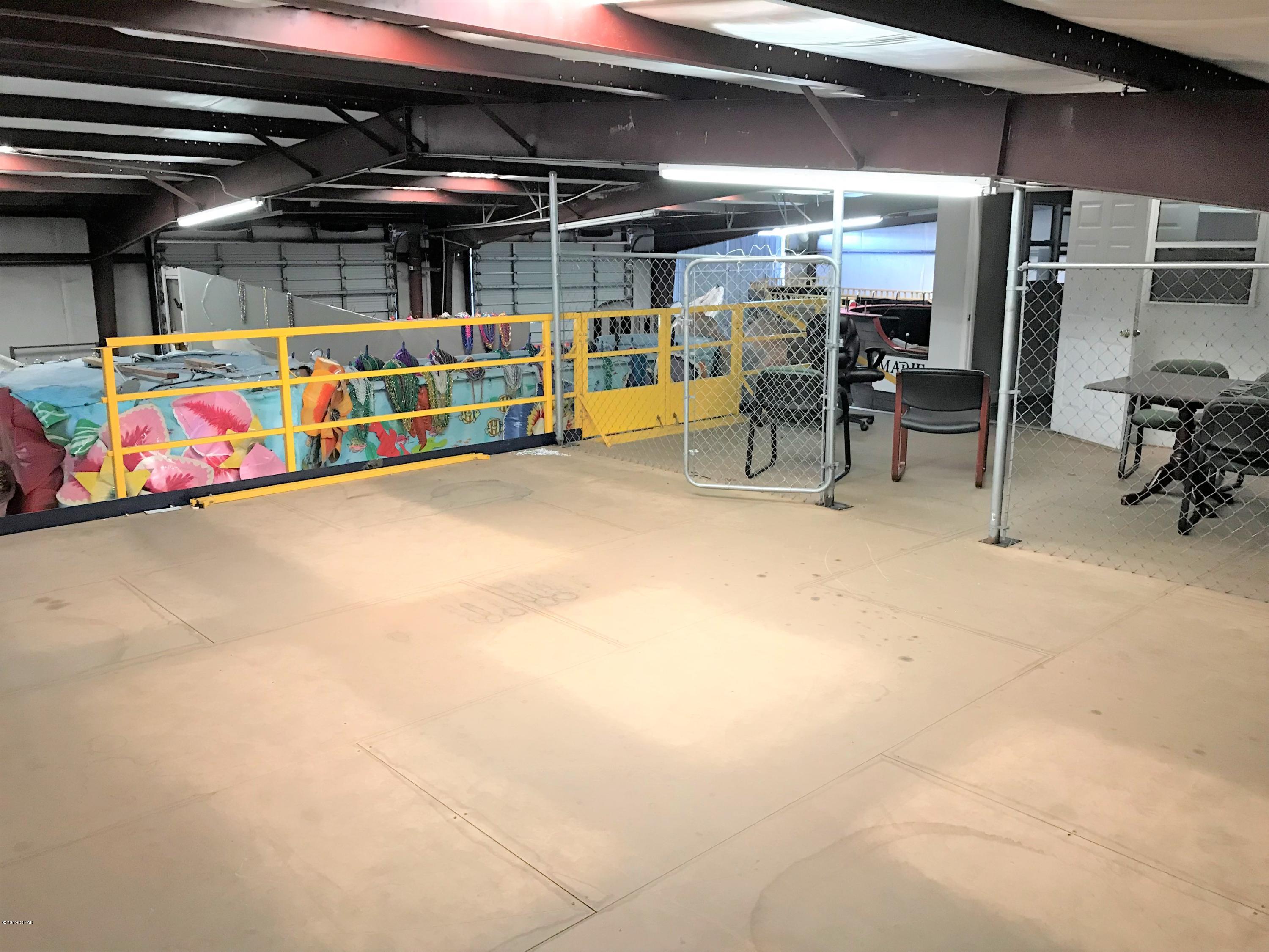 [No Recorded Subdiv] - Commercial Sale