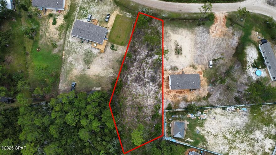 CURRENTLY UNDER CONTRACT, SELLER ACCEPTING BACKUP OFFERS This versatile property offers flexibility for your future plans whether you're looking to place a mobile or modular home, or build a site-built home from the ground up. Nestled in a quiet, scenic area, this rare find provides the peace of rural living with convenient access to Lynn Haven, Deer Point Lake, and Panama City.
Enjoy boating, fishing, and outdoor recreation just minutes away, making this an ideal spot for your next home or weekend retreat.