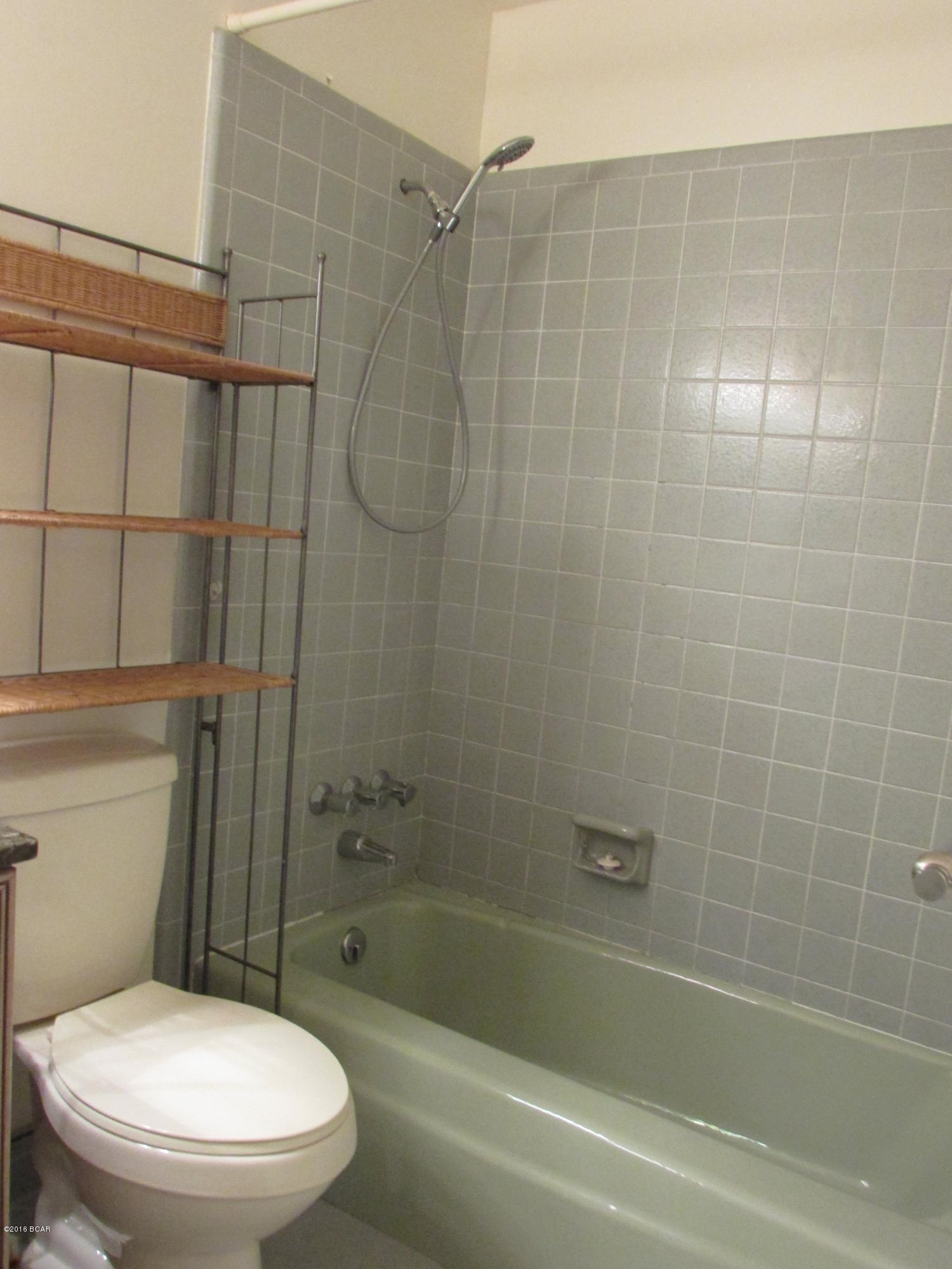 Woodlawn Unit 4 - Residential Lease