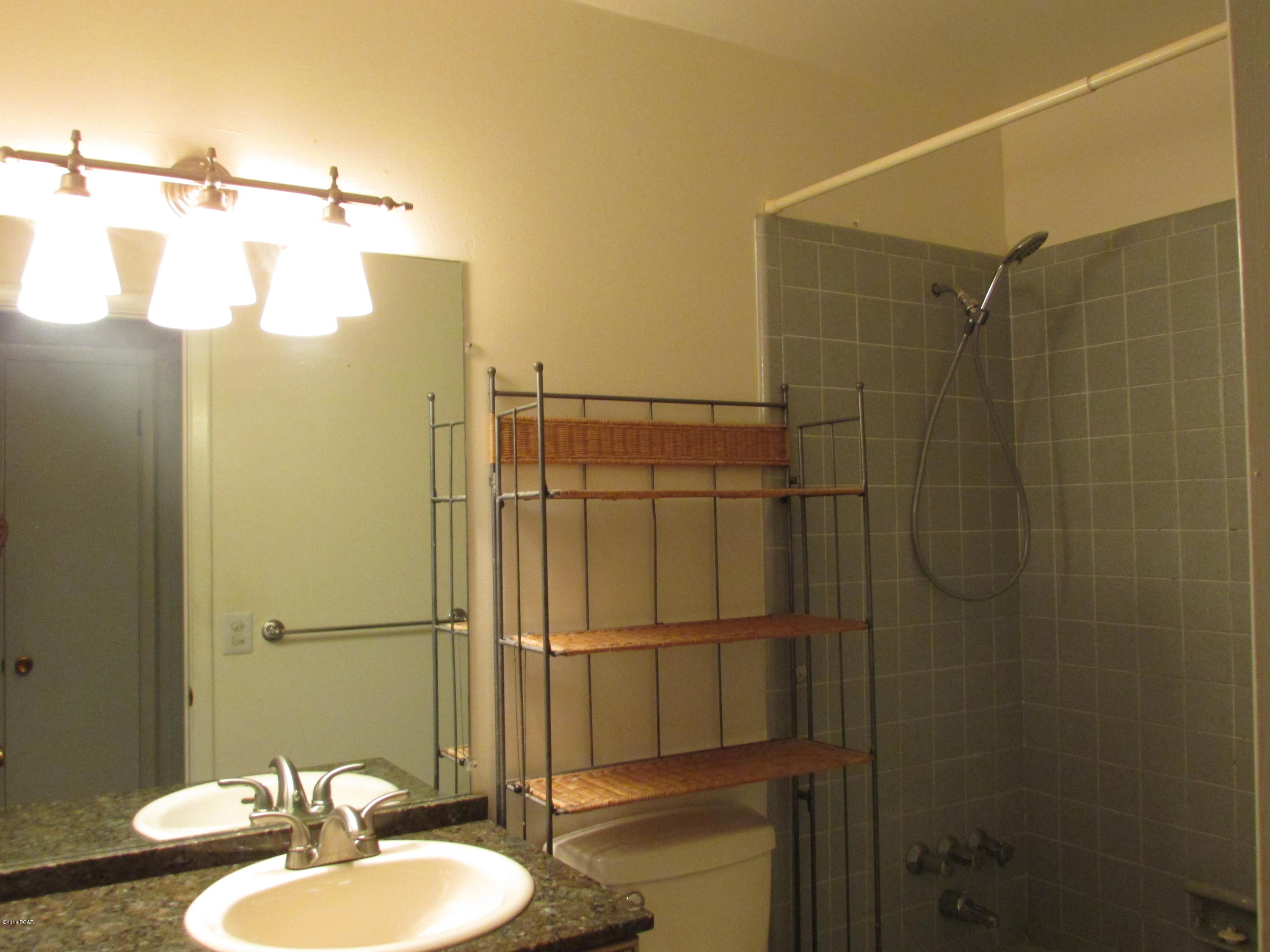 Woodlawn Unit 4 - Residential Lease