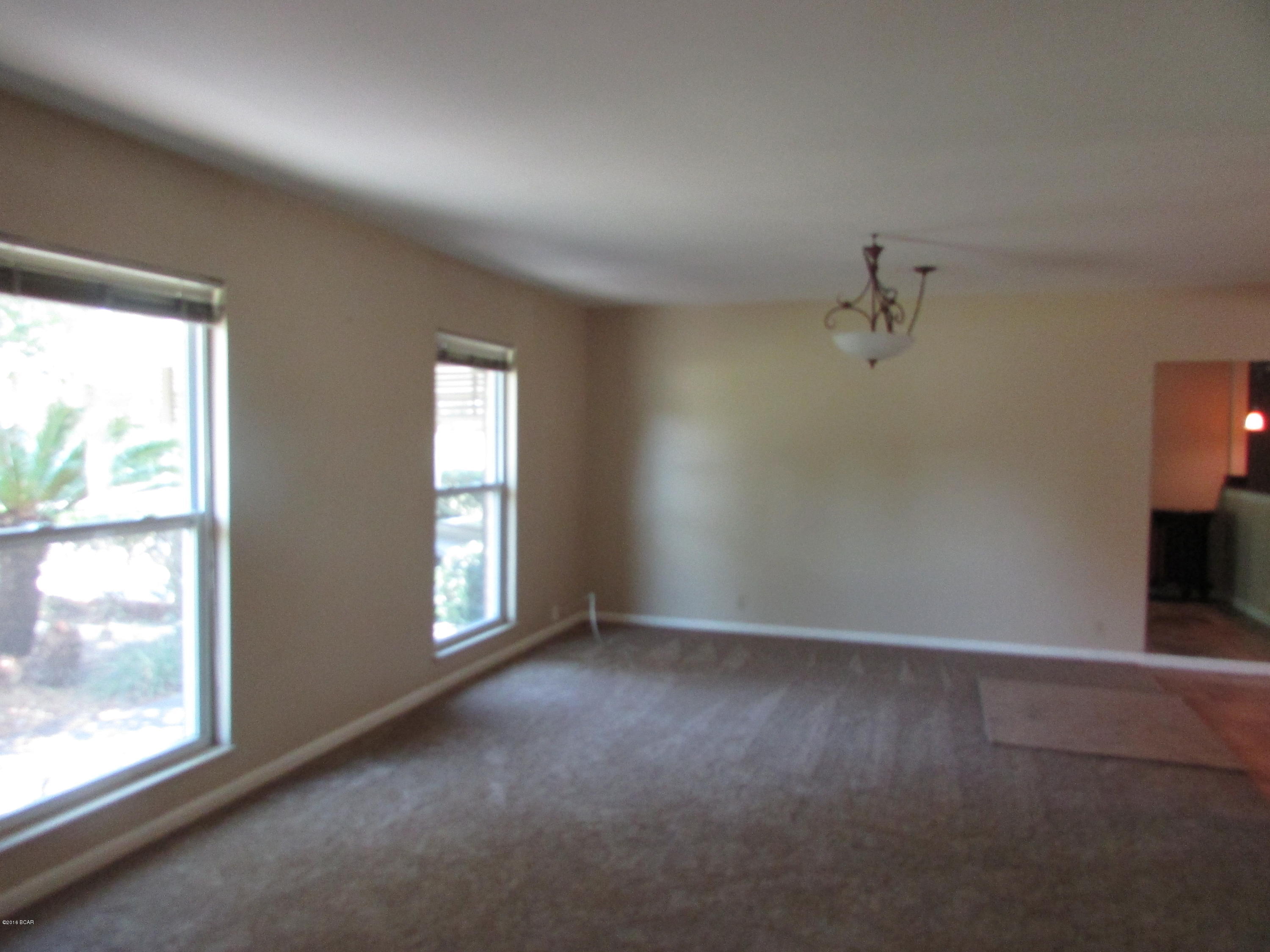 Woodlawn Unit 4 - Residential Lease