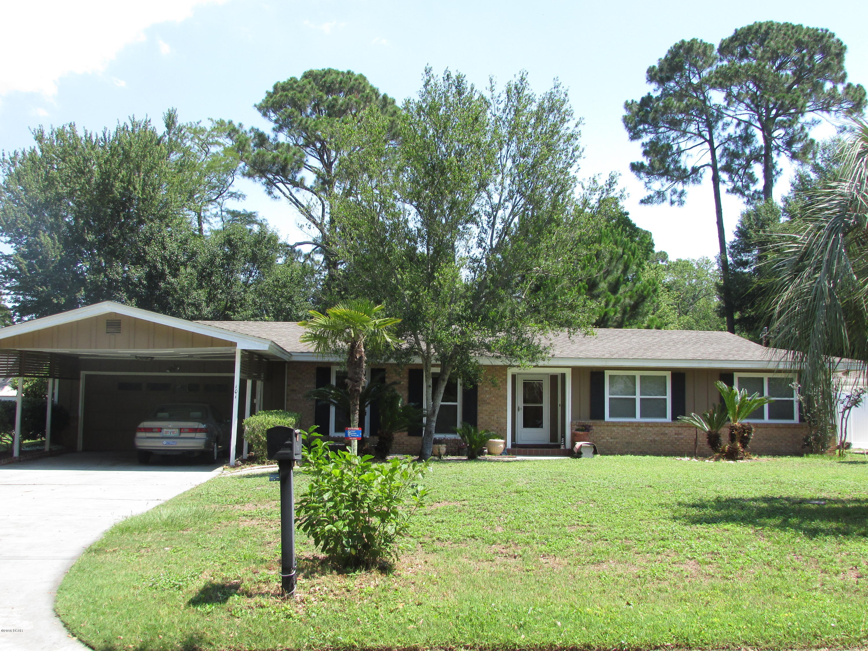 Woodlawn Unit 4 - Residential Lease