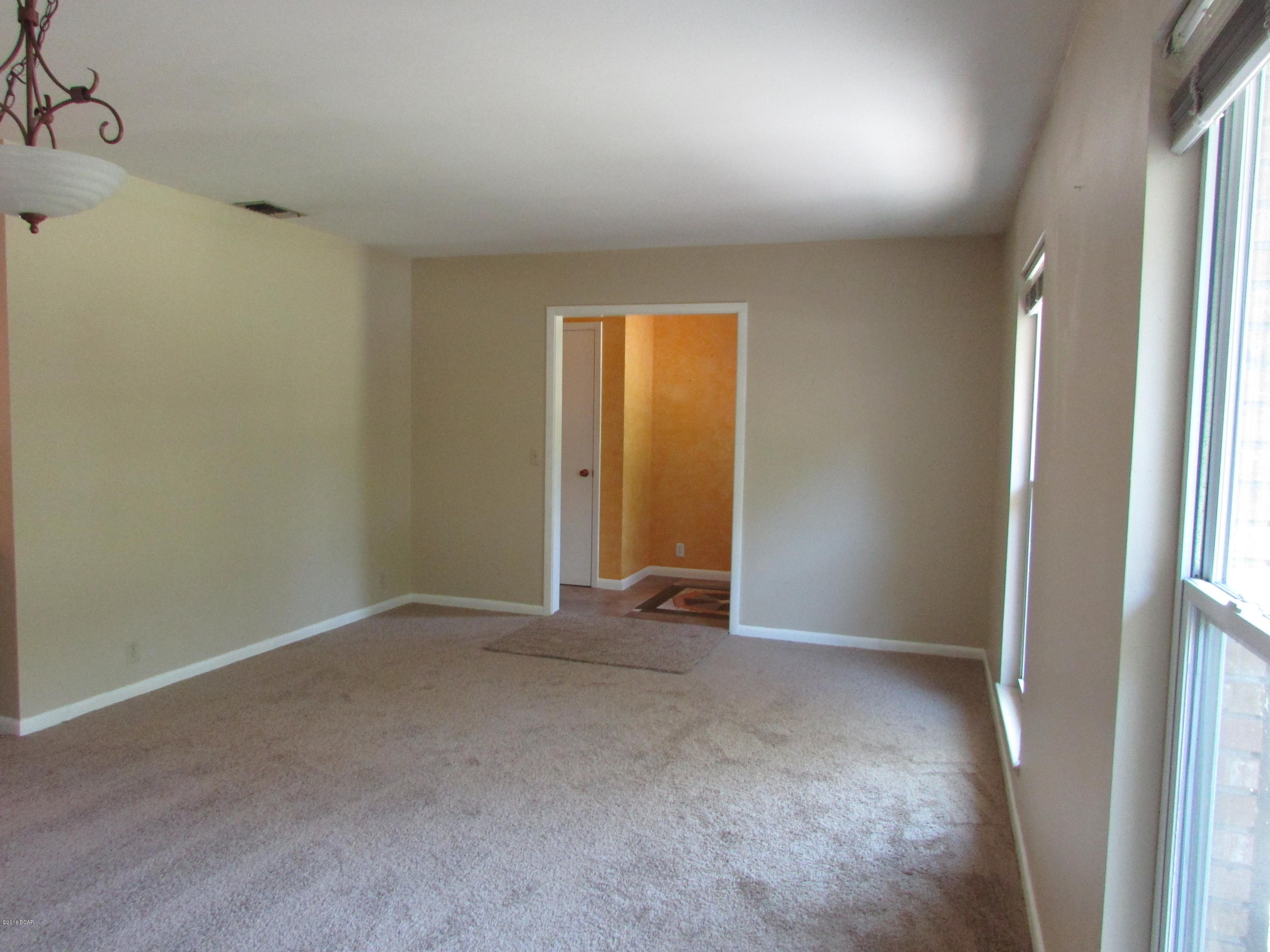 Woodlawn Unit 4 - Residential Lease