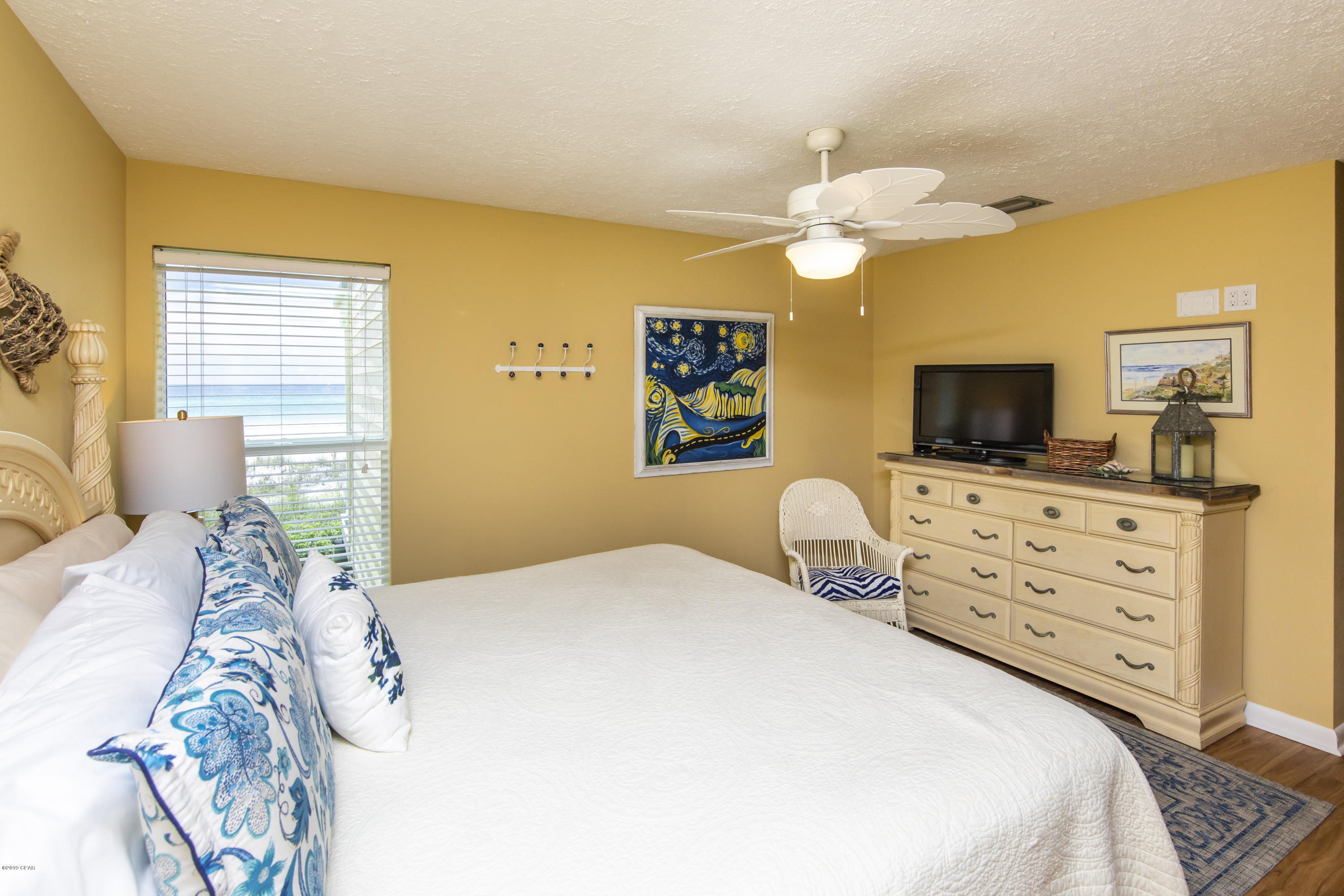 Harbur Arms Condo. - Residential