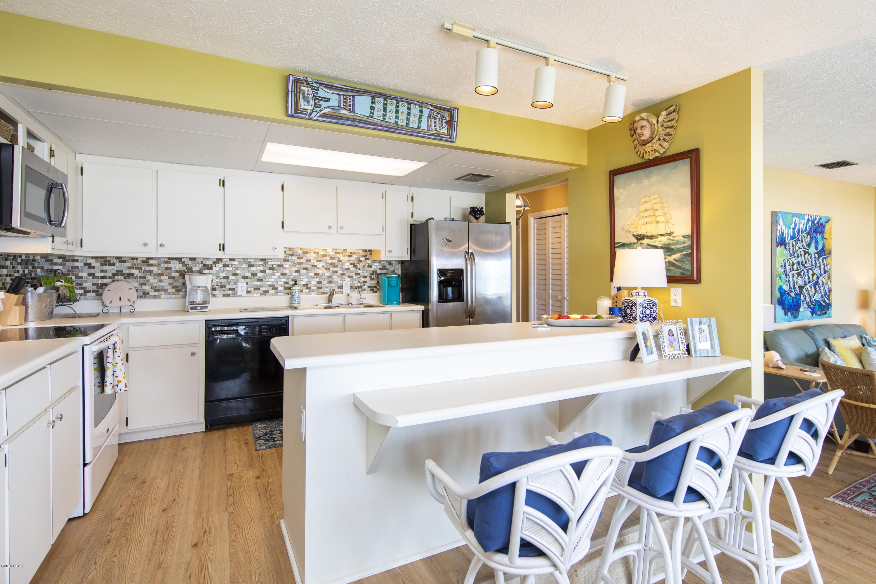 Harbur Arms Condo. - Residential