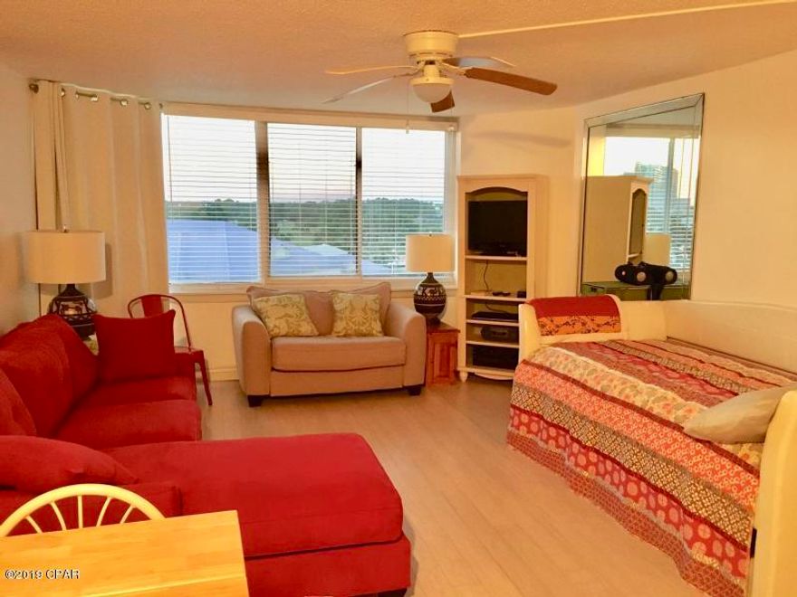Studio unit with great sunset views of the Gulf. Great condominium complex with lots of amenities Including golf side pool, shuffleboard, kiddie pool, arcade, fitness center, meeting rooms, Internet café, and snack bar.