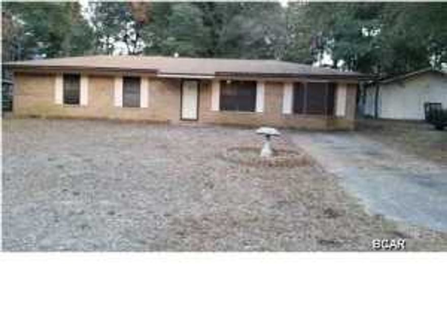 ALL BRICK! RANCH STYLE HOME on 1 acre of land (3 lots) About 15 Minutes from the Panama City Mall!!.. ALL PAVED ROADS!!.. This Home is well kept, ready to move in, and one of the most COMFORTABLE homes you will ever find!.. There is a large Country Kitchen with a Breakfast area, an extra large Master Bedroom with a sitting area, a large 2nd bedroom with a bay window & walk-in closet, and a screened back porch. The extra large GARAGE/WORKSHOP is 24 x 24 with 10 ft. rafters. with plenty of room for 2 vehicles and your equipment/tools.