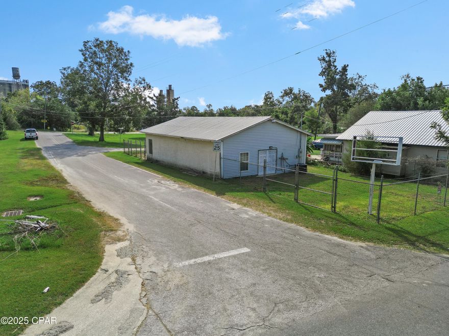 Excellent opportunity, formally rented as a Church. Space is just right to make into whatever fits your personal needs. Fenced. Buyer to Verify All.