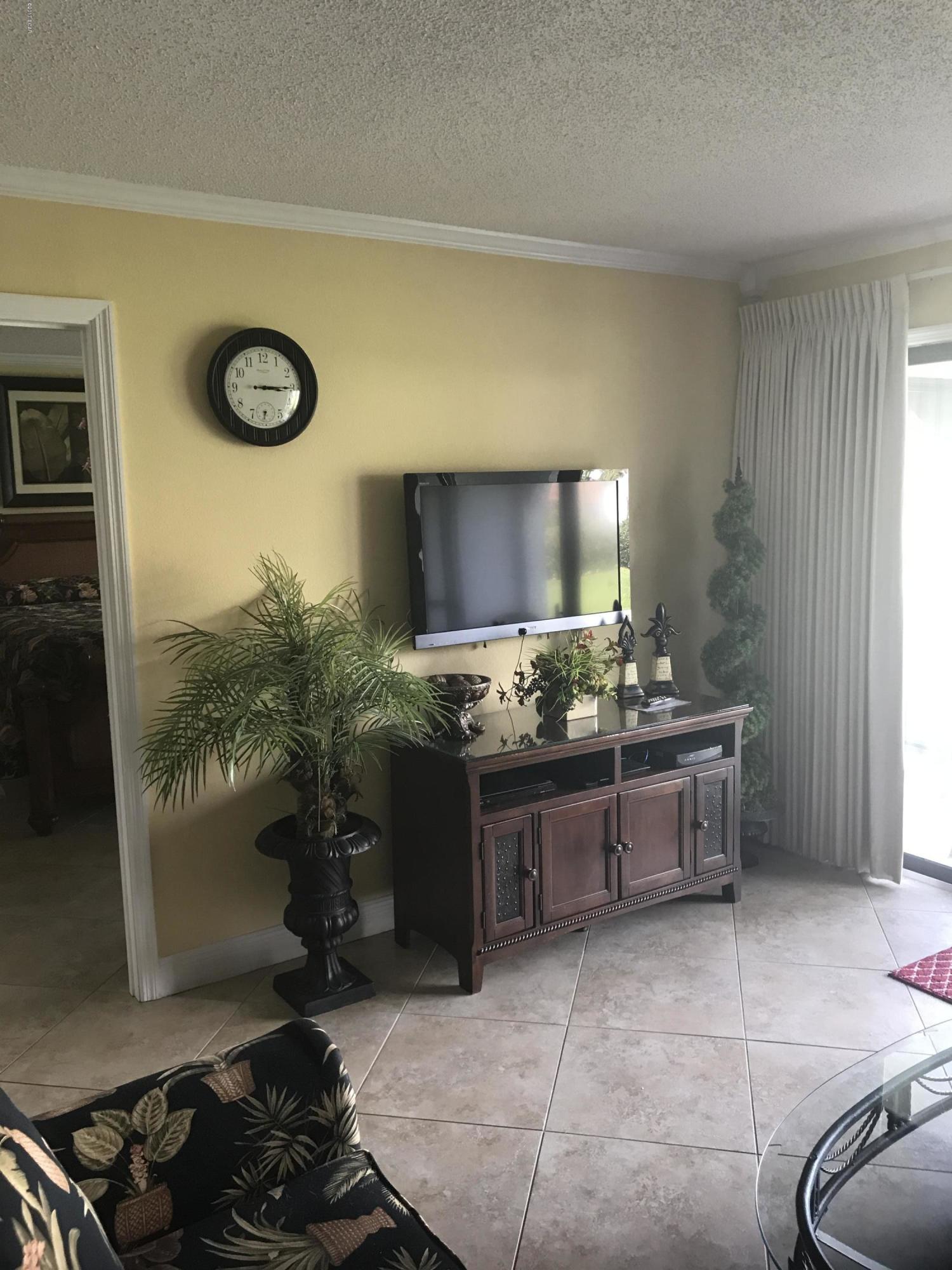 Edgewater Golf Villas 5 B - Residential