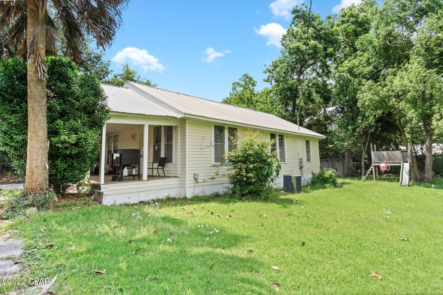 Looking from something close to down town? Three bedroom, One bath is minutes from shopping. Covered front porch, metal roof, vinyl siding. Washer and dryer hook up in the kitchen.