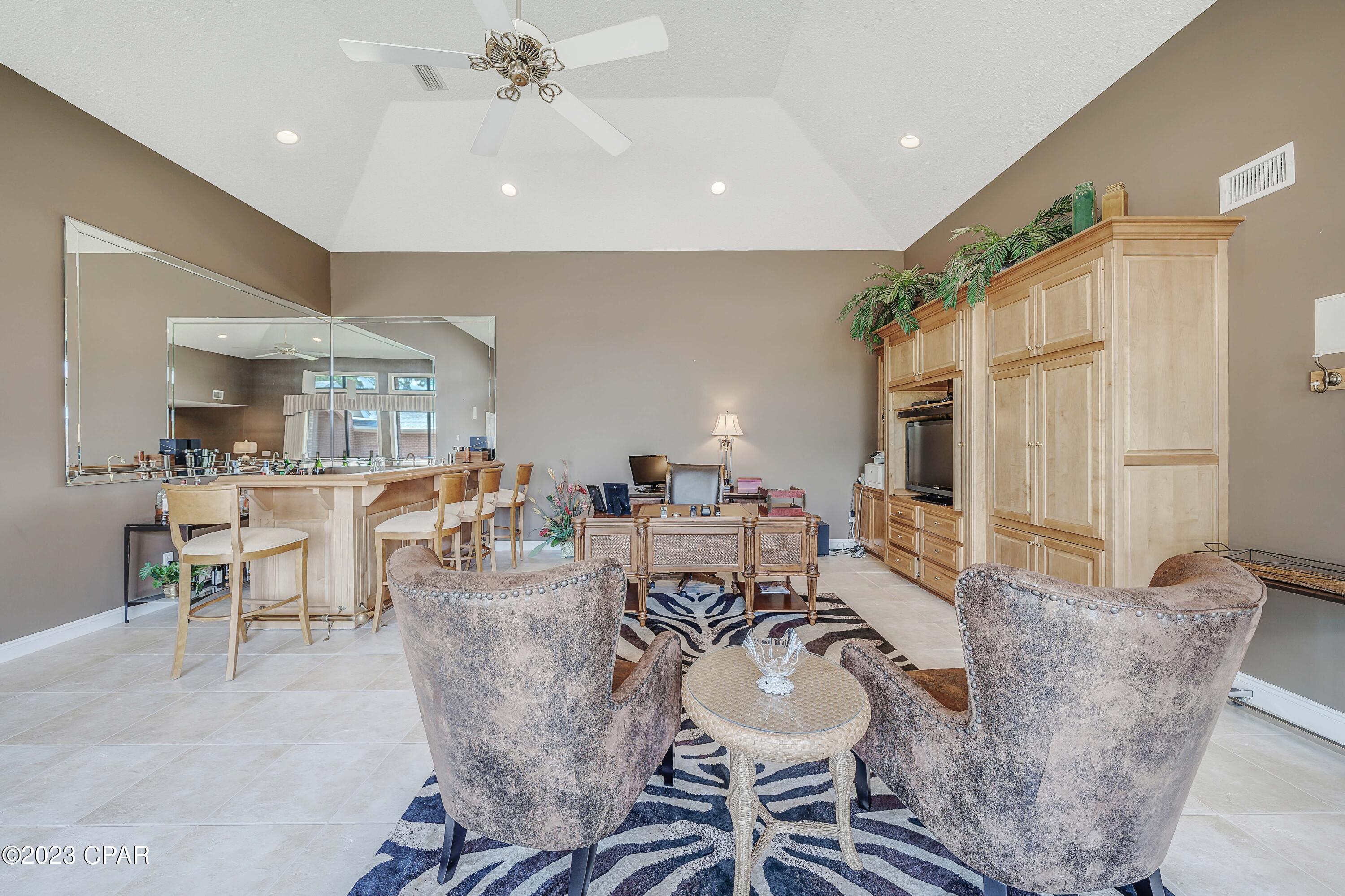 Colony Club - Residential