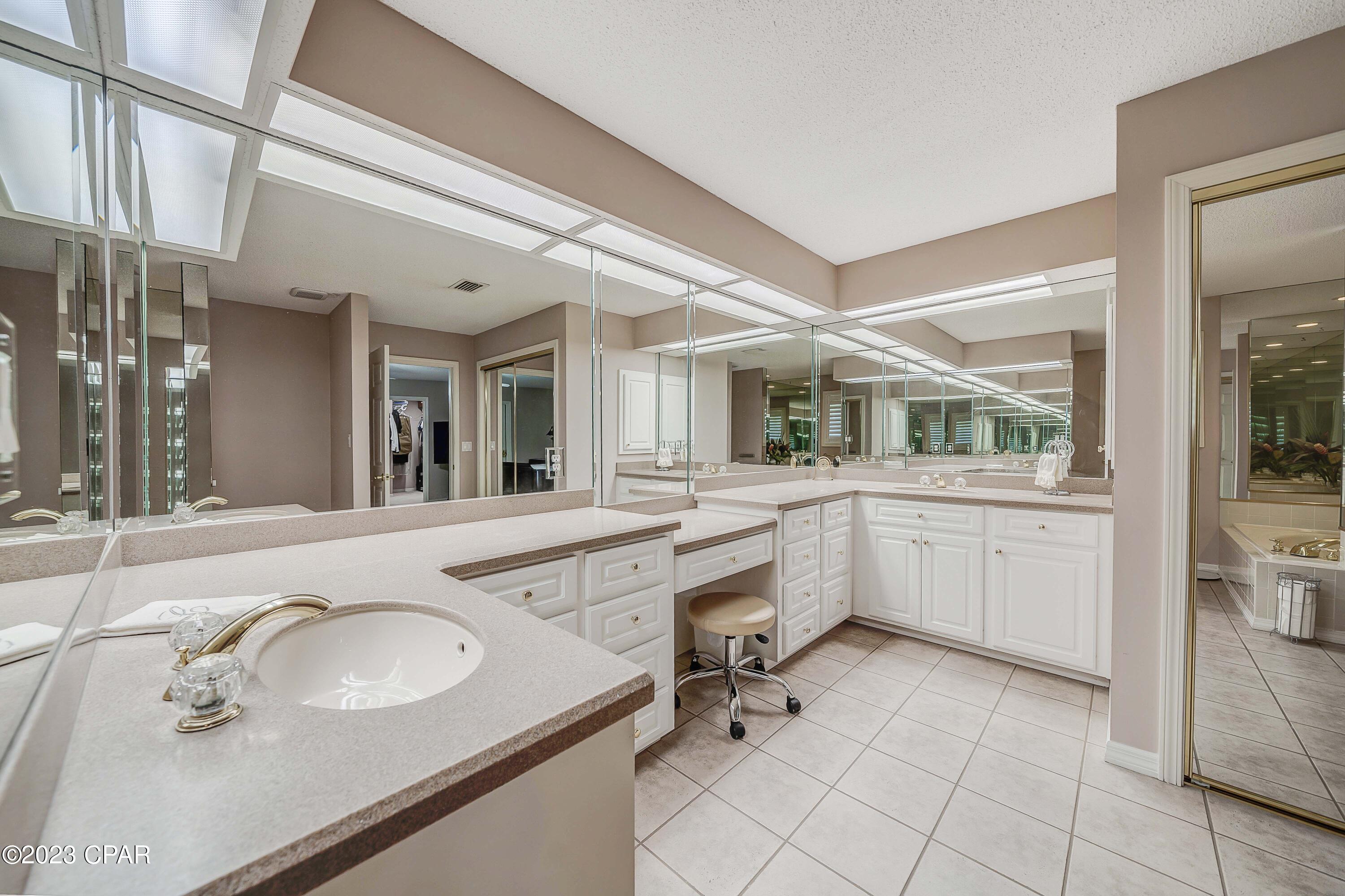 Colony Club - Residential