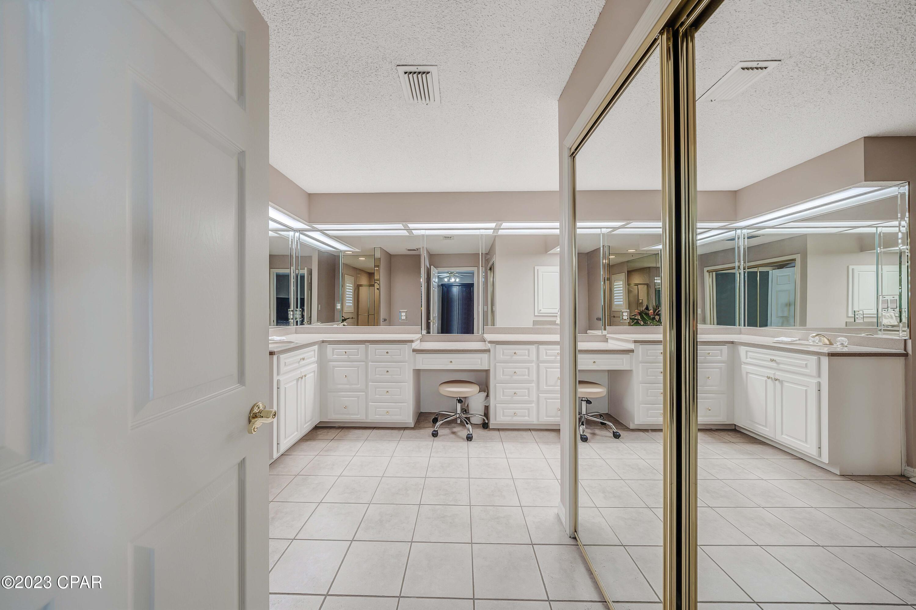 Colony Club - Residential