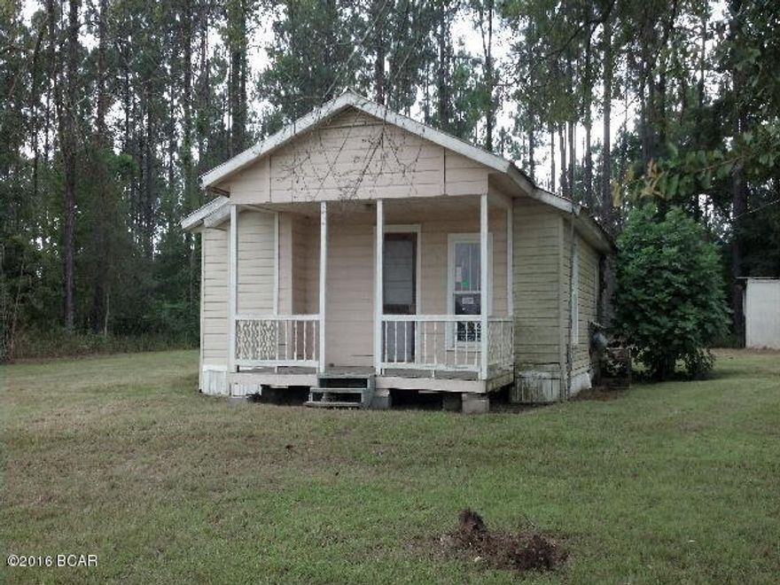 * PRICE REDUCED * Cute cottage style home in the country on 1 acre lot. It has a large living room/kitchen/and eating area combo. There are 2 bedrooms. The area appears to be quiet and peaceful. There is a front porch to sit and enjoy summer breezes. Lots of birds and wildlife in the area.