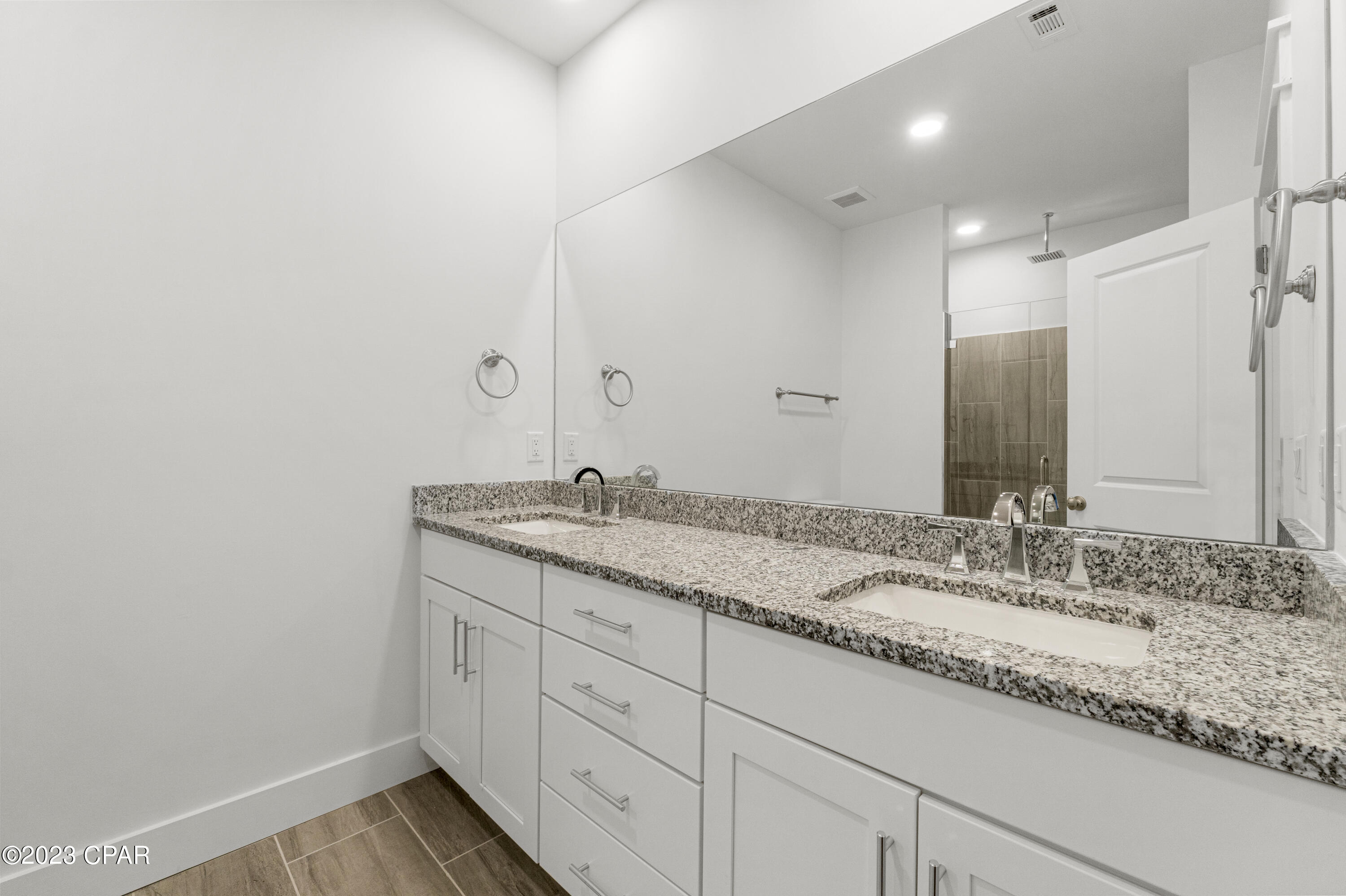 Lagoon Manor - Residential