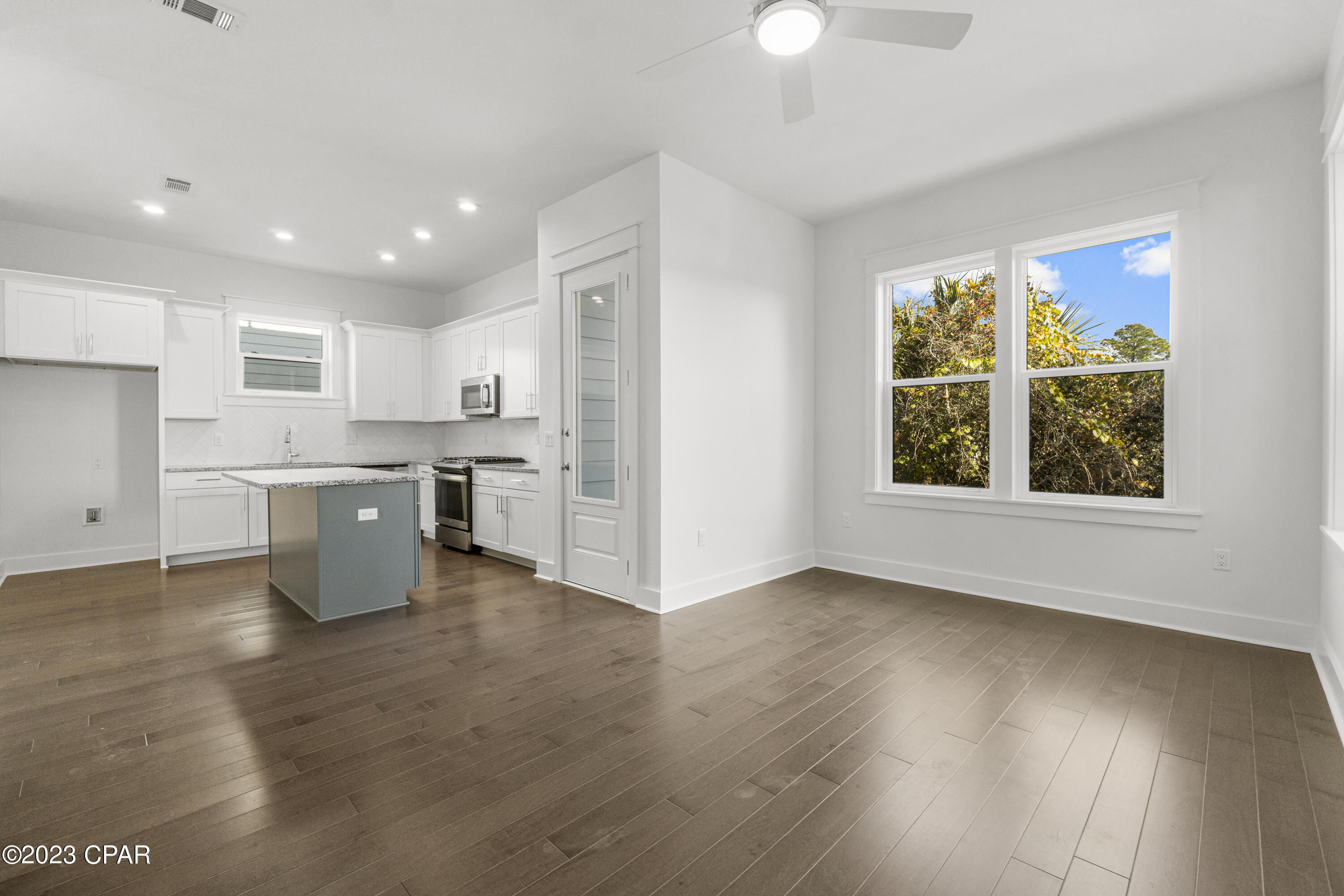 Lagoon Manor - Residential