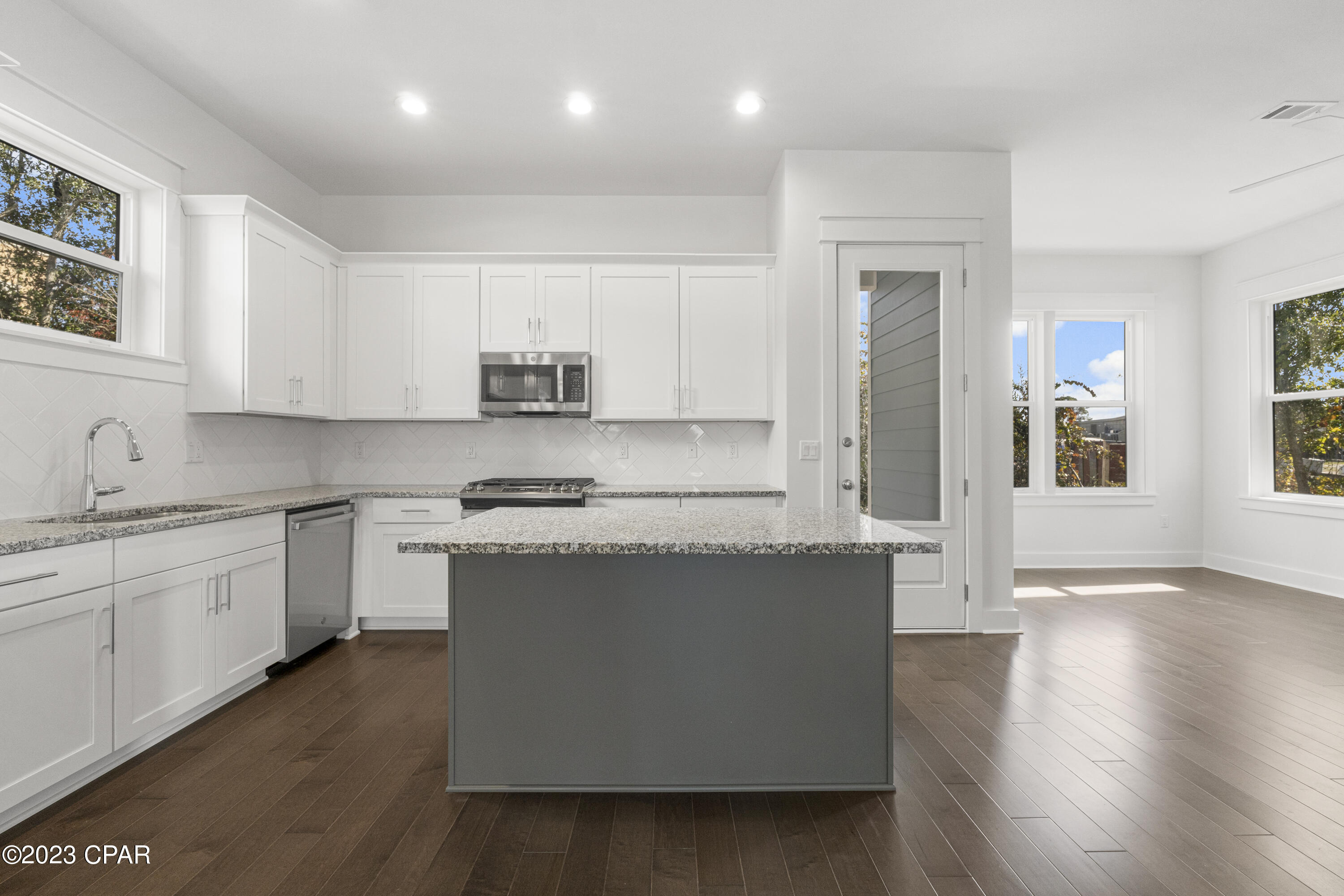 Lagoon Manor - Residential