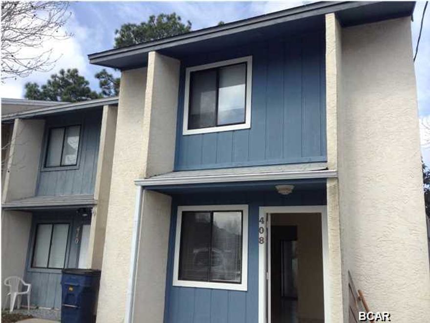 COMFORTABLE SPACIOUS TOWNHOUSE IN VENETIAN VILLA. PERFECT FOR INVESTOR OR 1ST TIME HOME BUYER. WELL MAINTAINED PRIVACY FENCED YARD. CENTRALLY LOCATED TO PANAMA CITY, LYNN HAVEN & THE BEACH. Water heater was replaced within the last 4 years, air conditioner inside and out is less than 2 years old, new refrigerator and stove, close to Panama City and Lynn Haven schools. Roof is about 10 years old.