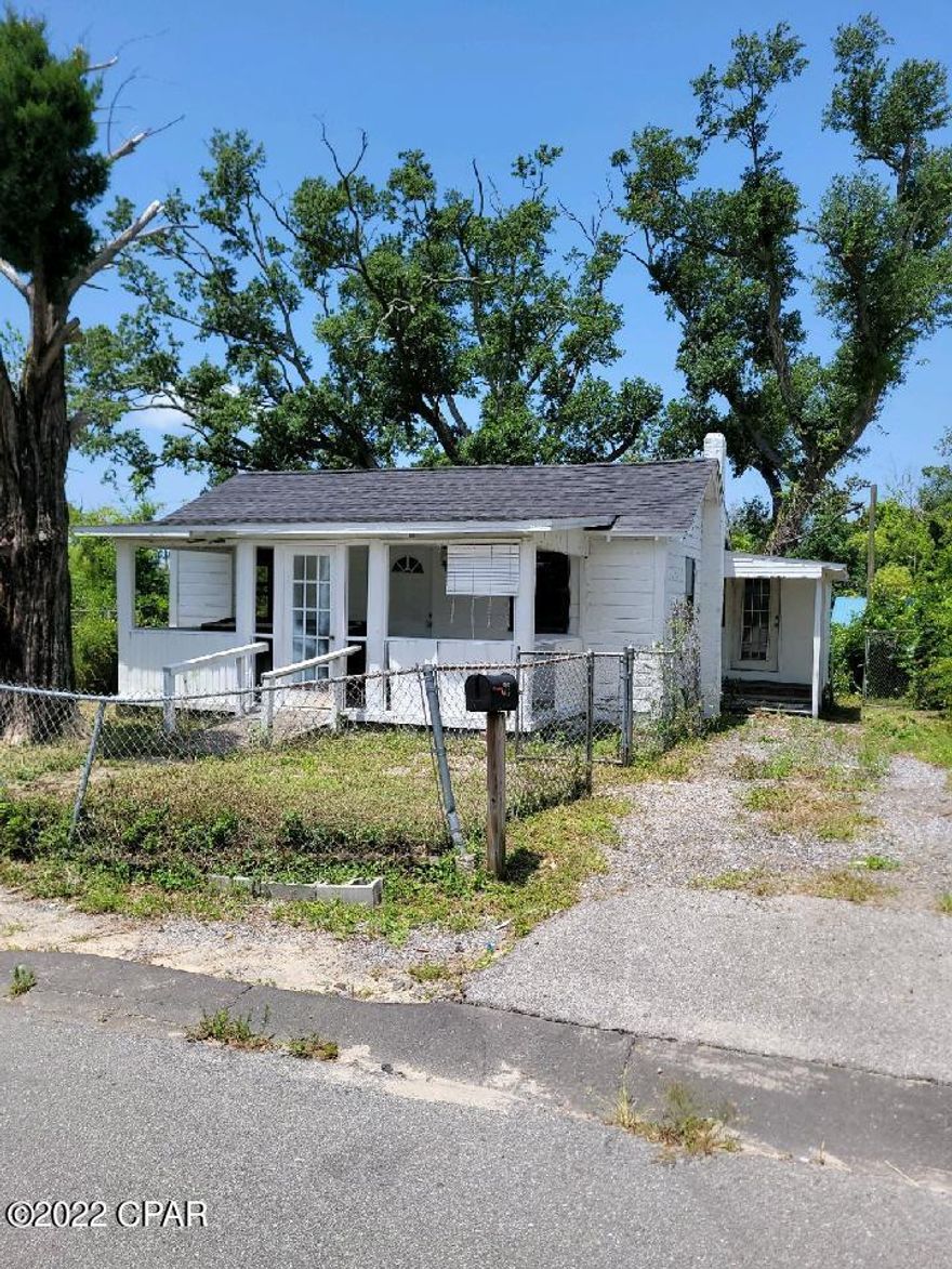 CURRENTLY UNDER CONTRACT, SELLER ACCEPTING BACKUP OFFERS - Great starter home with new roof installed in 2019. Central heat and air and fenced in yard. Home has been rented to the same tenant for the past 4 years at $750.00 per month. Home is currently vacant and will not be rented while on the market for sale.