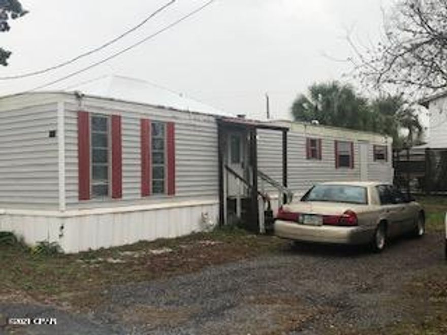 Great location 2 blocks to the beach.  Private yet accessible to shopping, restaurants.  A great opportunity while you prepare to build on this lot.