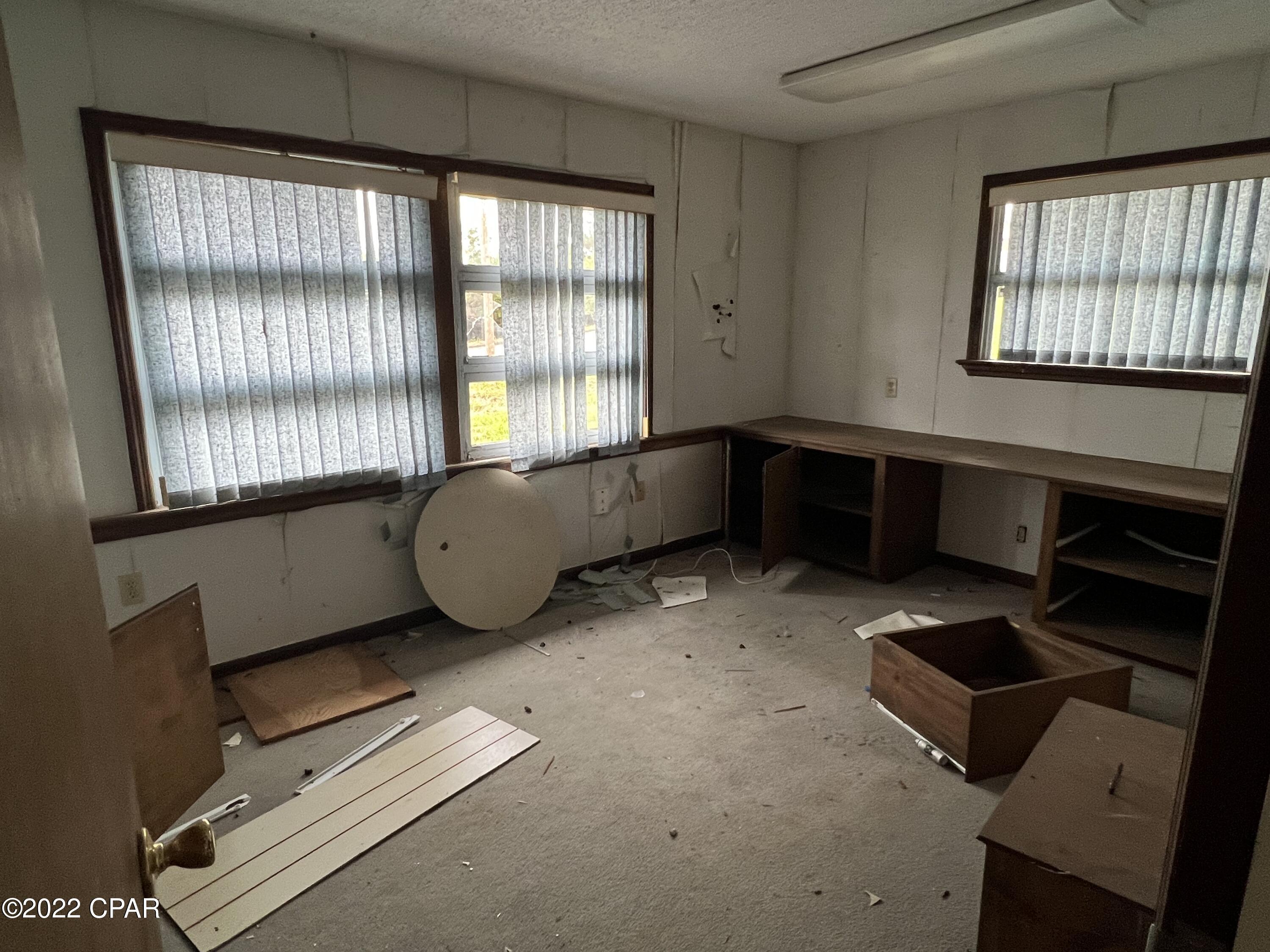 [No Recorded Subdiv] - Commercial Sale