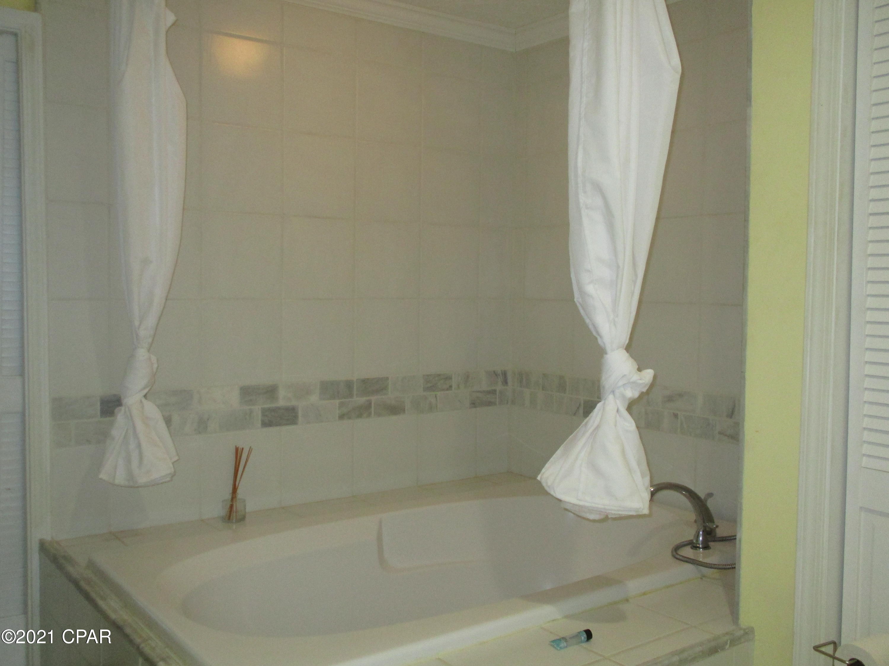 Fontainebleau Terrace - Residential