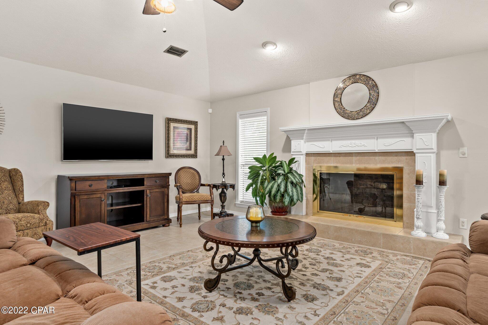 Colony Club Hrbr Ph 3 - Residential