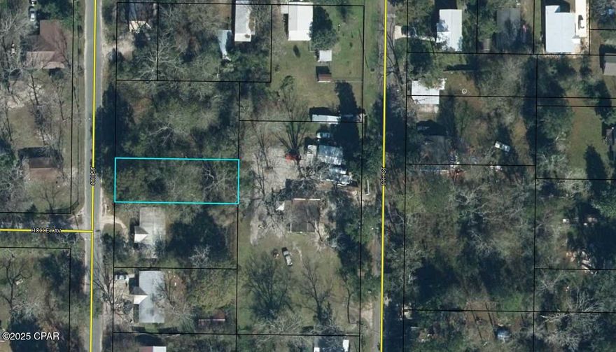 Small building lot in Chipley city limits. Convenient to downtown for shopping, dining, and government services. Chipley retains that quaint, small-town vibe. Located convenient to Panama City or Dothan if you need the big city services.