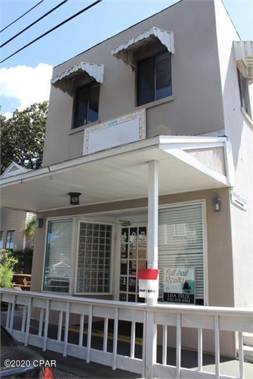 COMMERCIAL Space in Downtown Panama City For Rent. 

Great location - straight across from the State Attorney's office. Perfect for foot traffic! The building also features a one bedroom apartment upstairs (at additional square footage). Shop is 16x33. Cute courtyard area. 

The full property needs build out - and terms to be negotiated with the home owner.