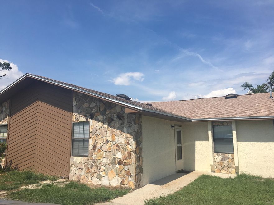 Single family 3 bedroom, 2 bath duplex with a split bedroom plan and breakfast bar. Located behind Parker Elementary.