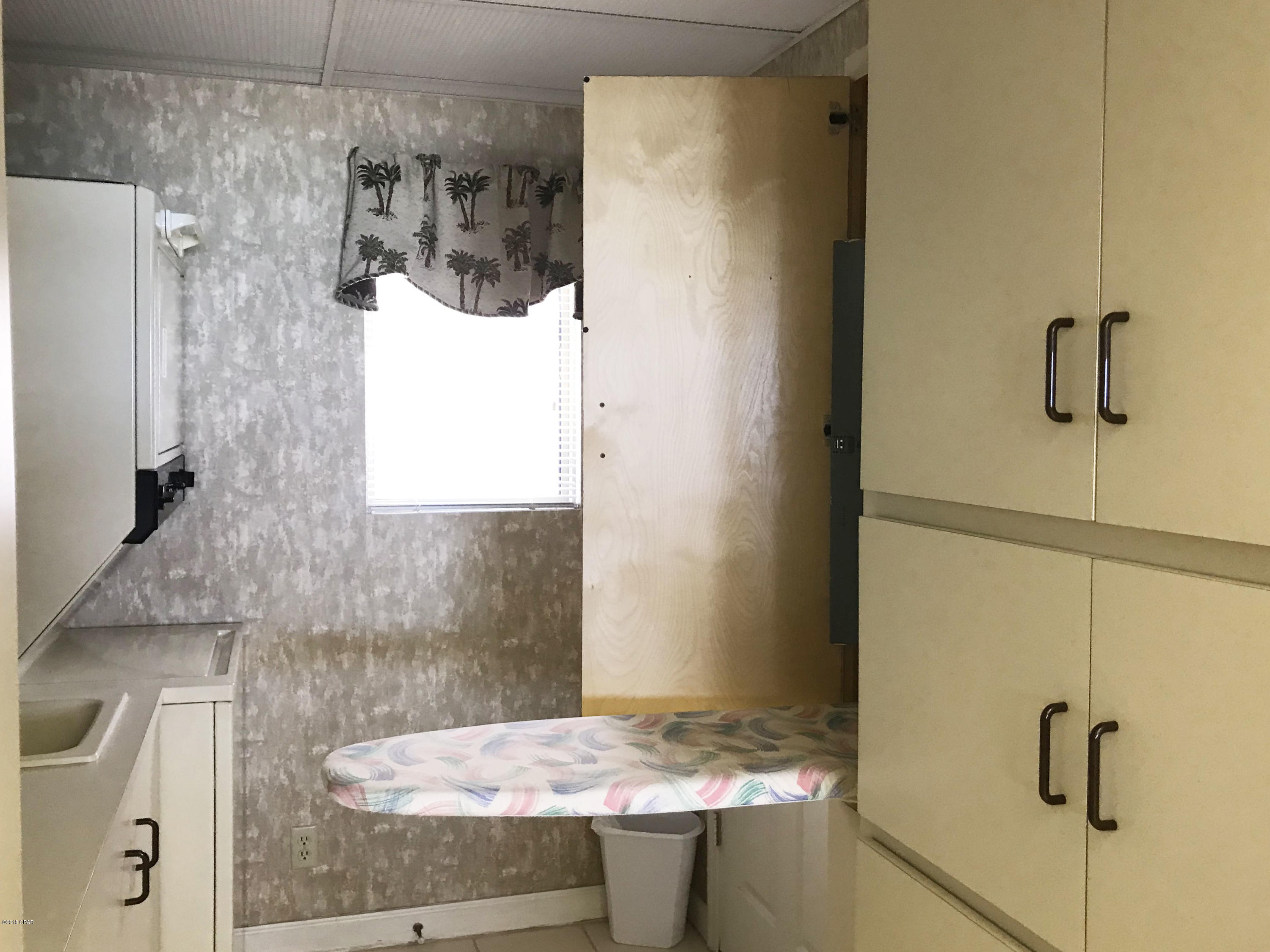 Summerwinds Condo - Residential