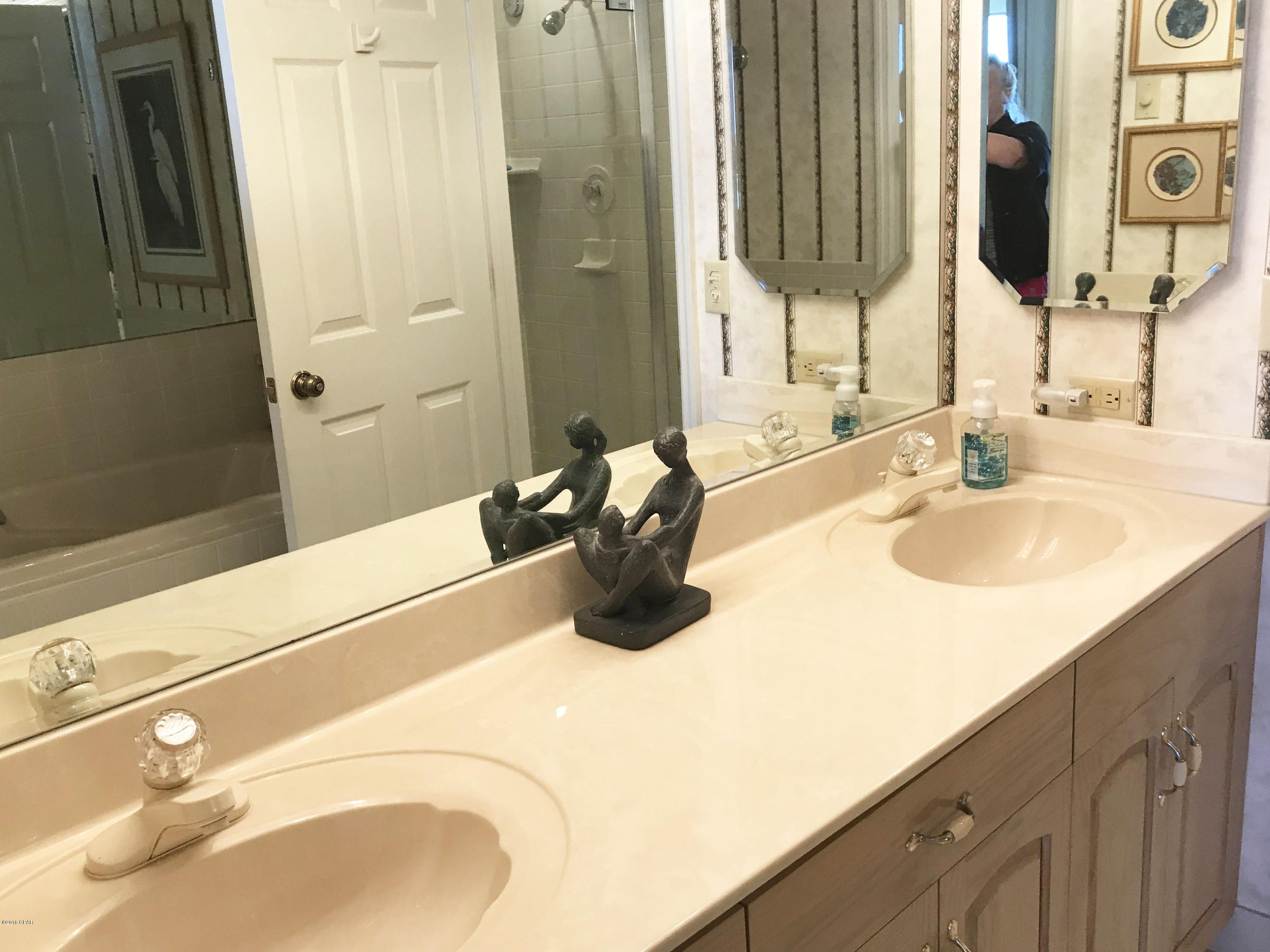 Summerwinds Condo - Residential