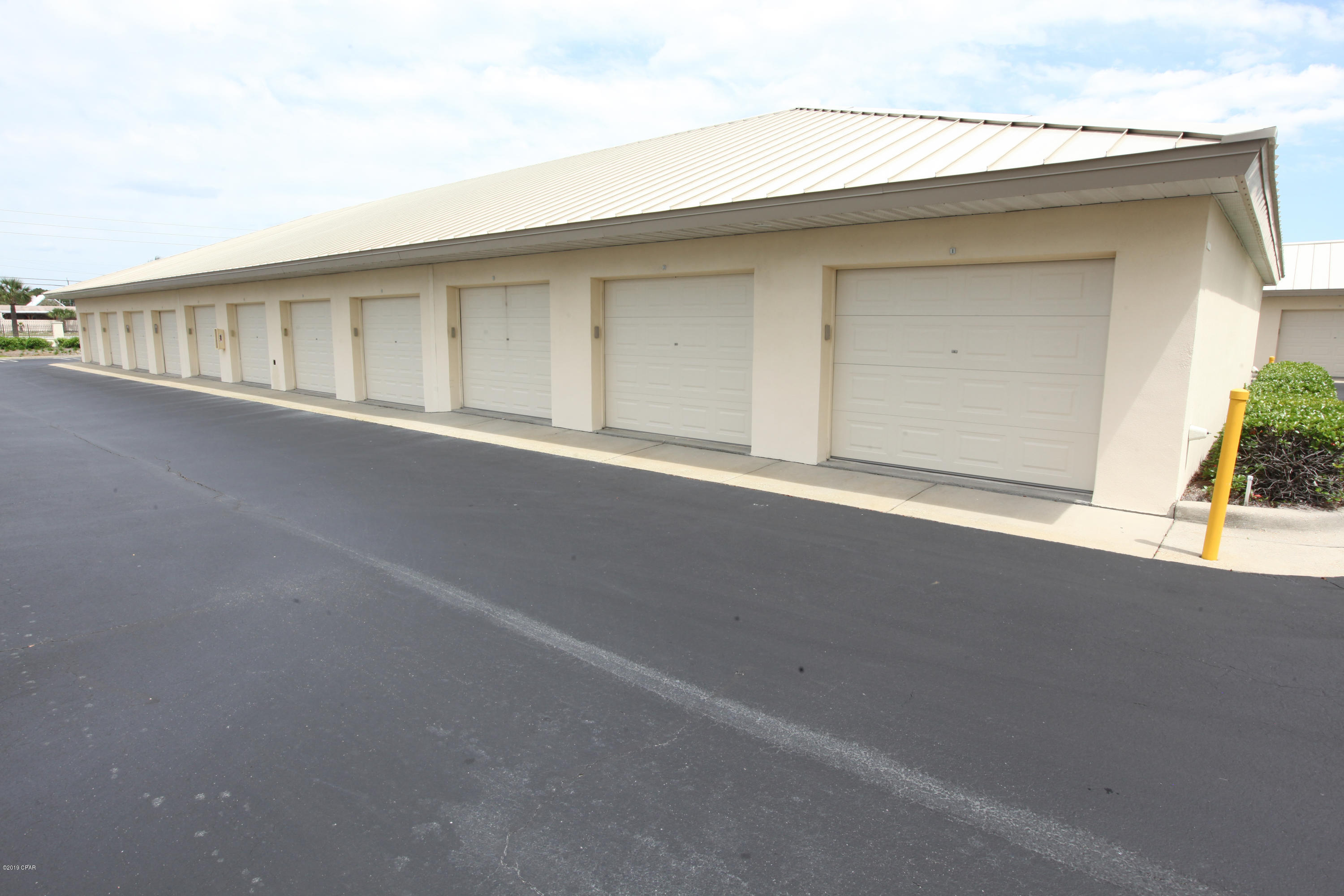 Summerwinds Condo - Residential