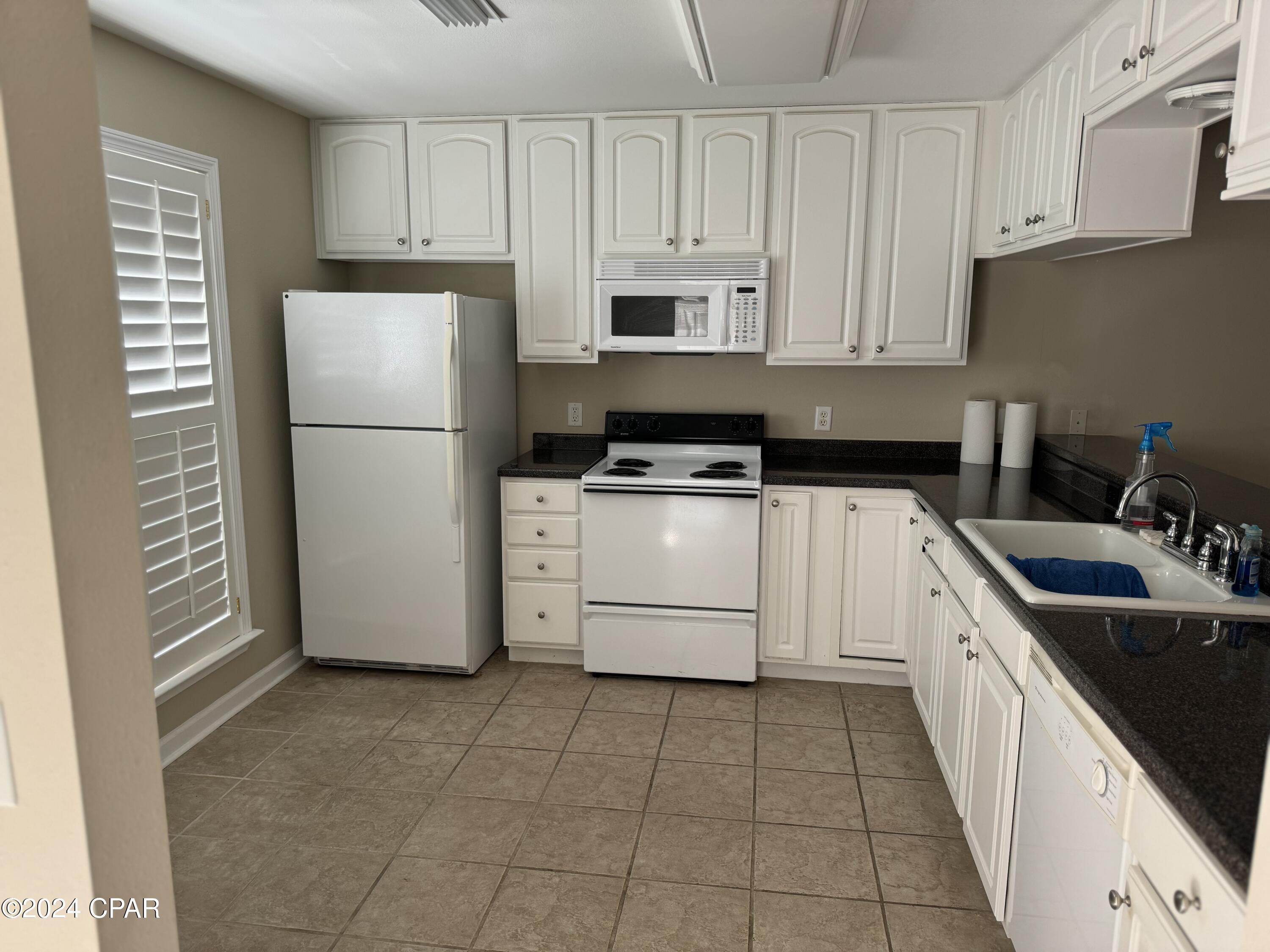 Leisure Lakes - Residential Lease