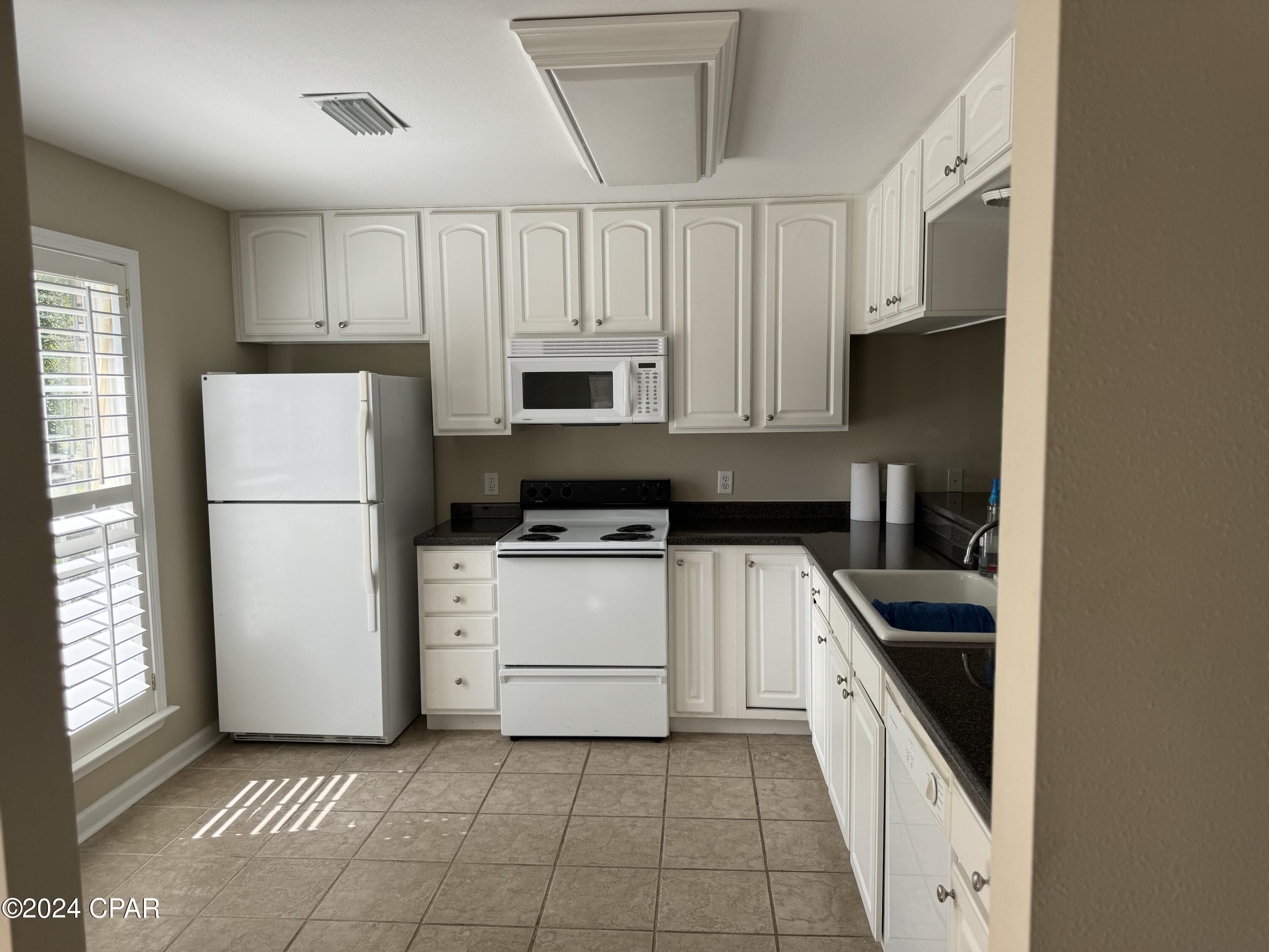 Leisure Lakes - Residential Lease