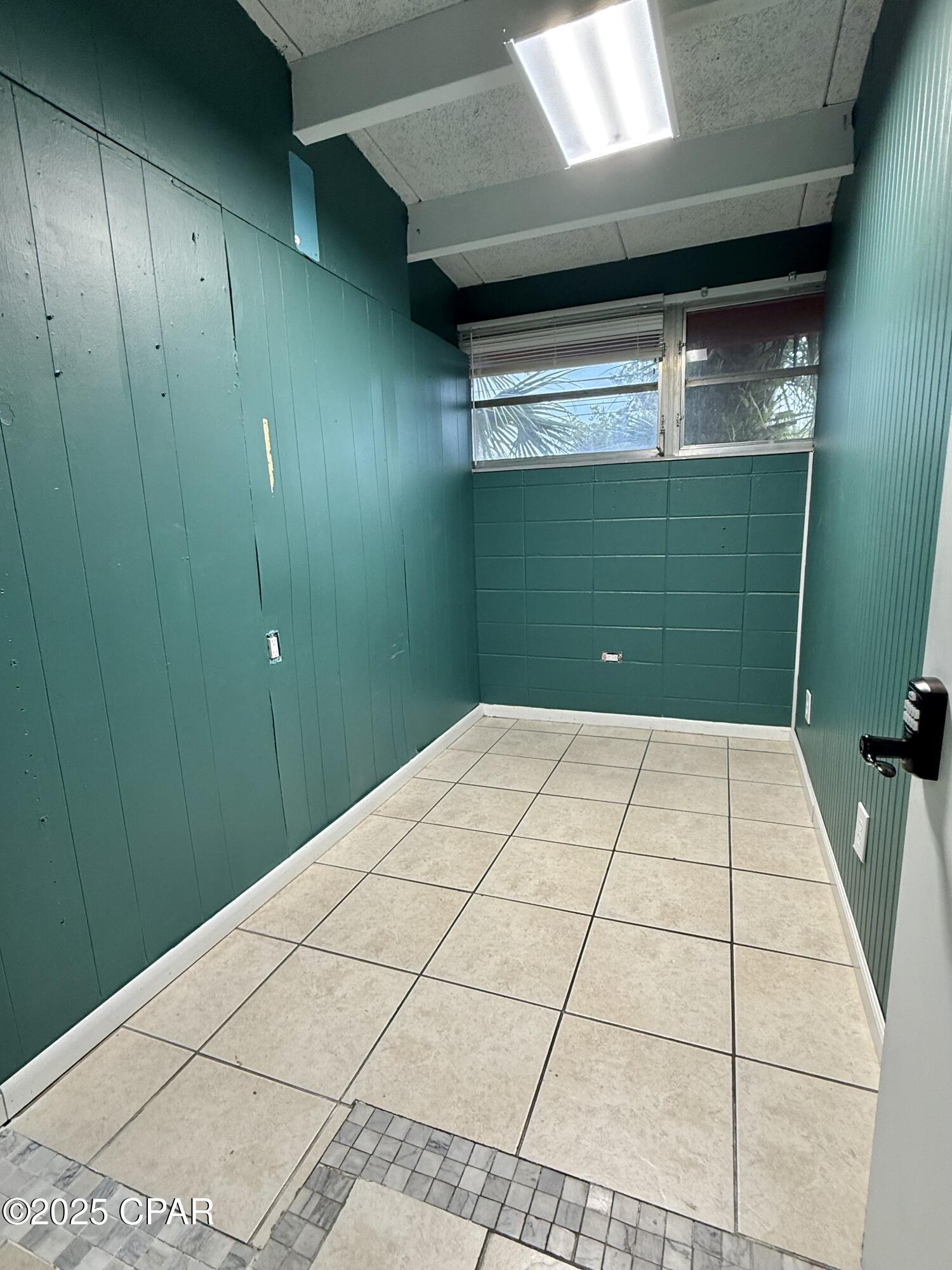 [No Recorded Subdiv] - Commercial Sale